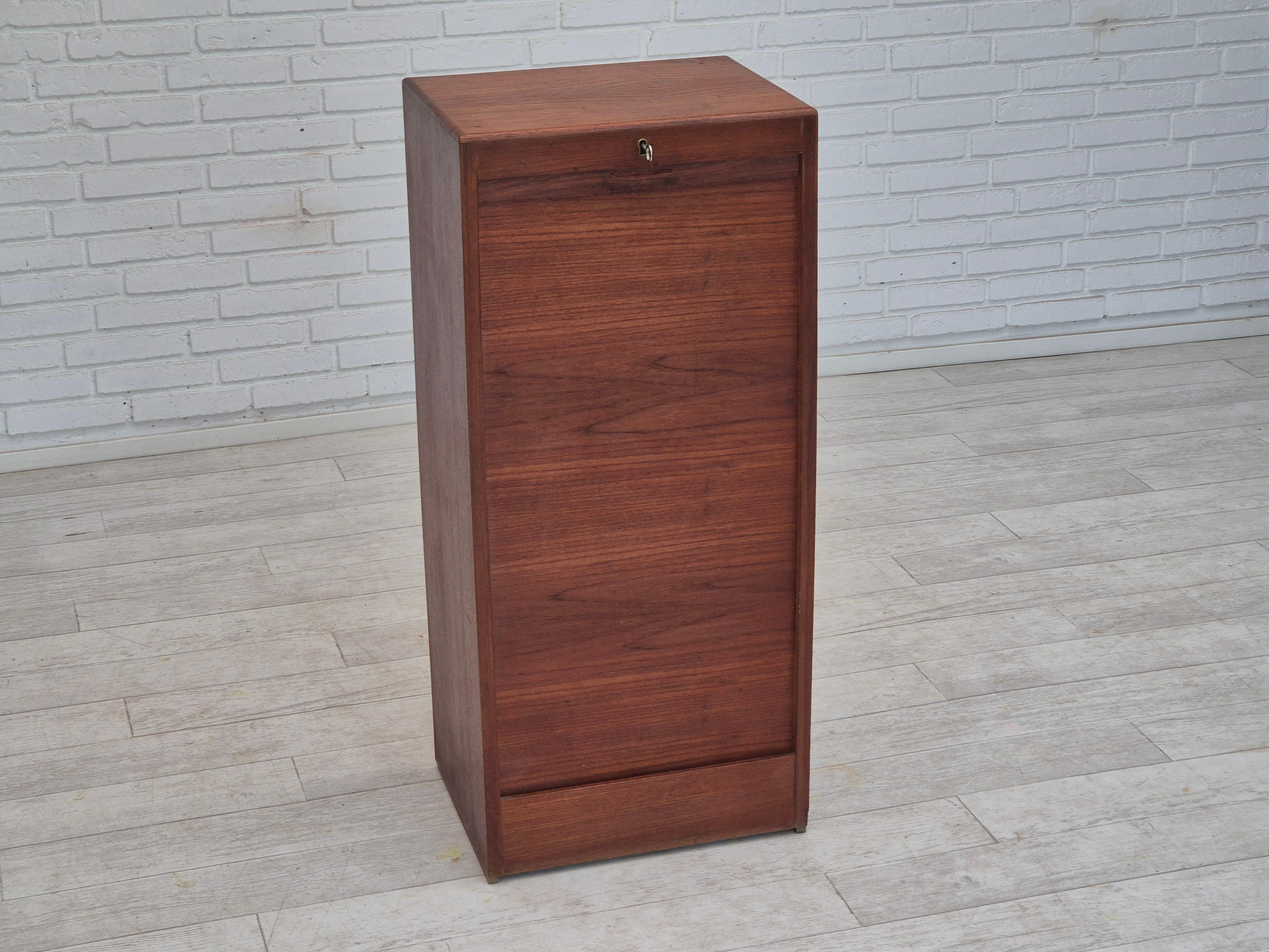Scandinavo moderno Anni '60, mobile da ufficio Wood, condizioni originali, legno di teak, porta scorrevole. in vendita