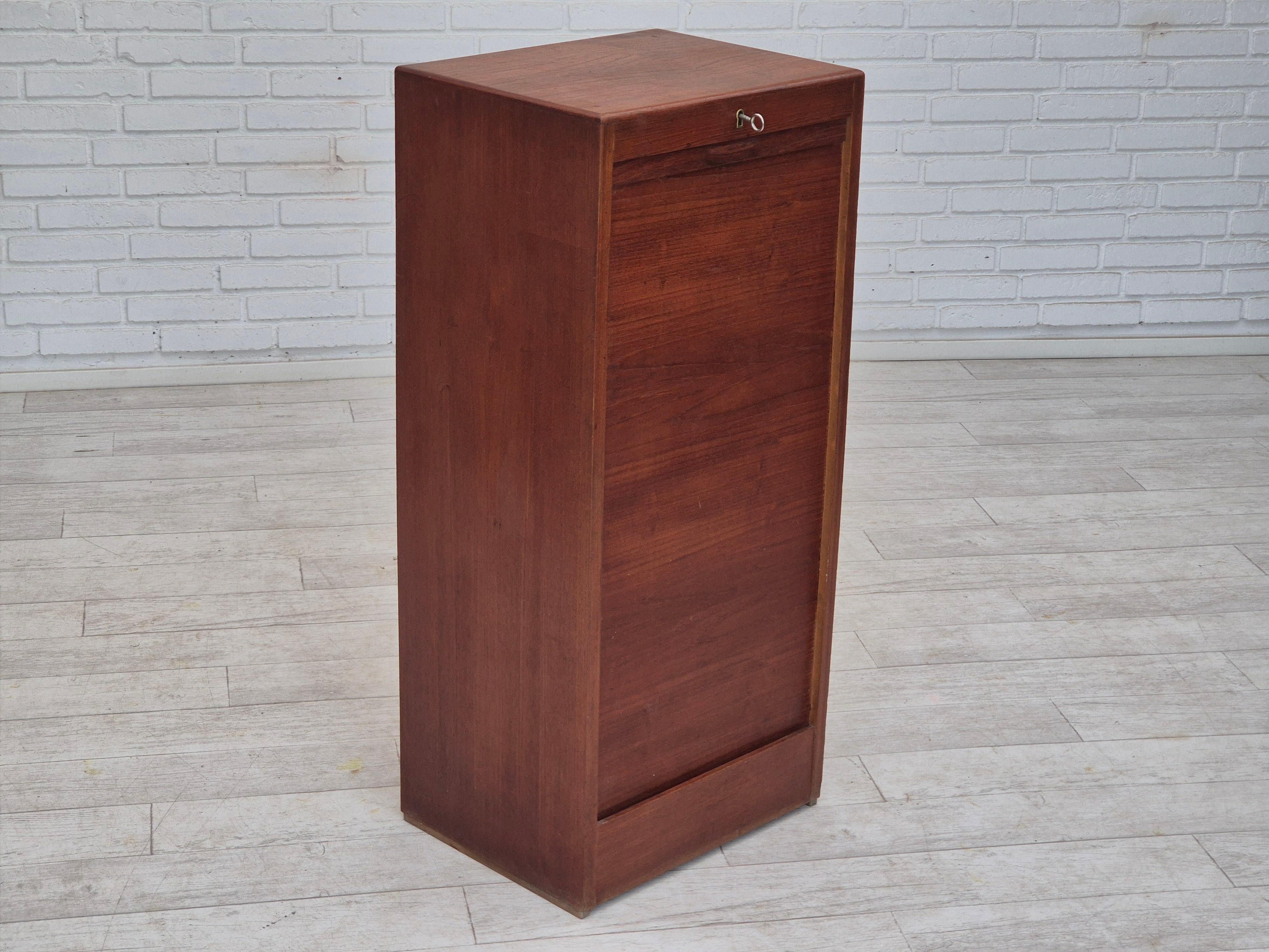 Teak Anni '60, mobile da ufficio Wood, condizioni originali, legno di teak, porta scorrevole. in vendita