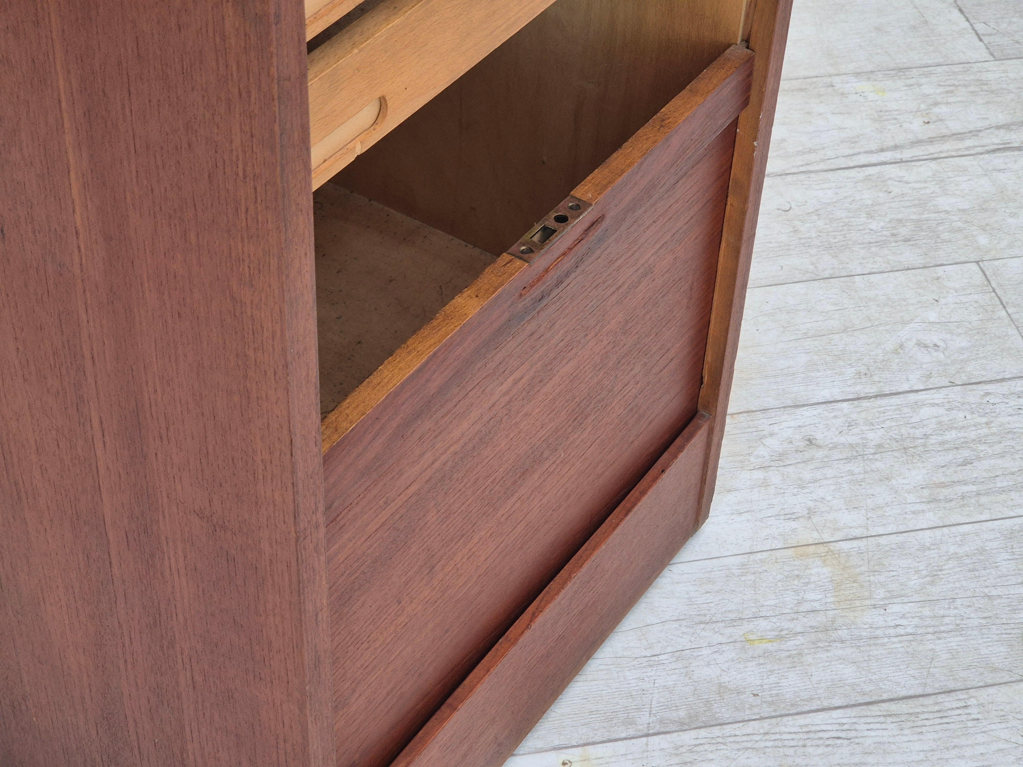 Anni '60, mobile da ufficio Wood, condizioni originali, legno di teak, porta scorrevole. in vendita 2