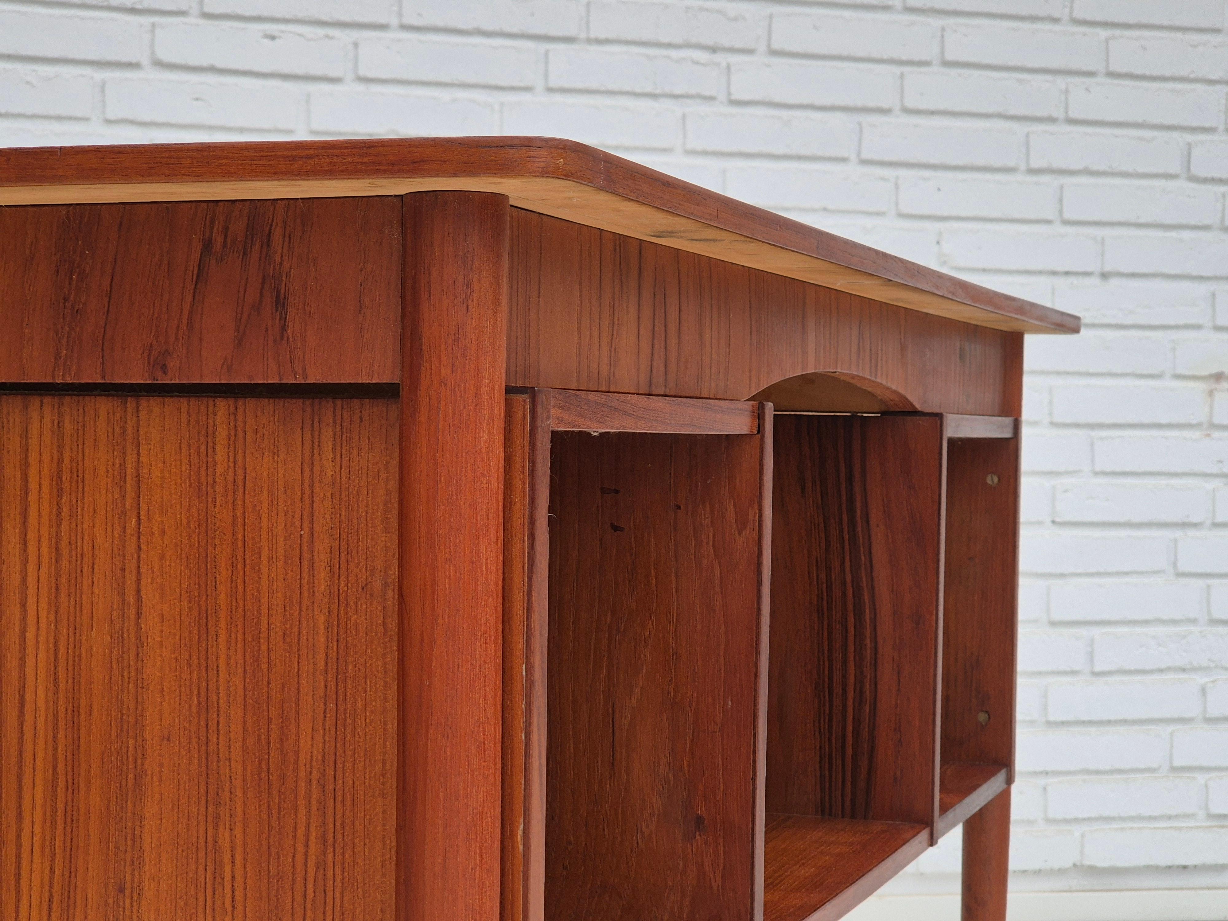 1960s, Danish office desk with drawers, teak wood. 6