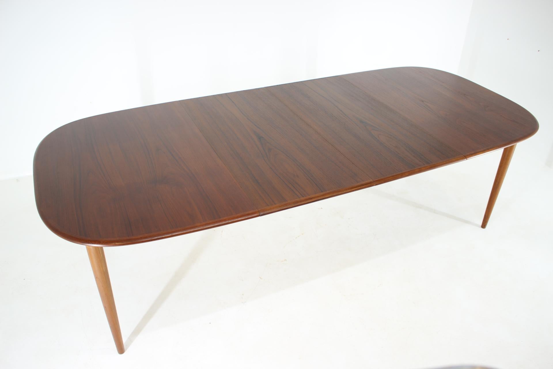1960s Danish Oval Teak Extendable Table 4