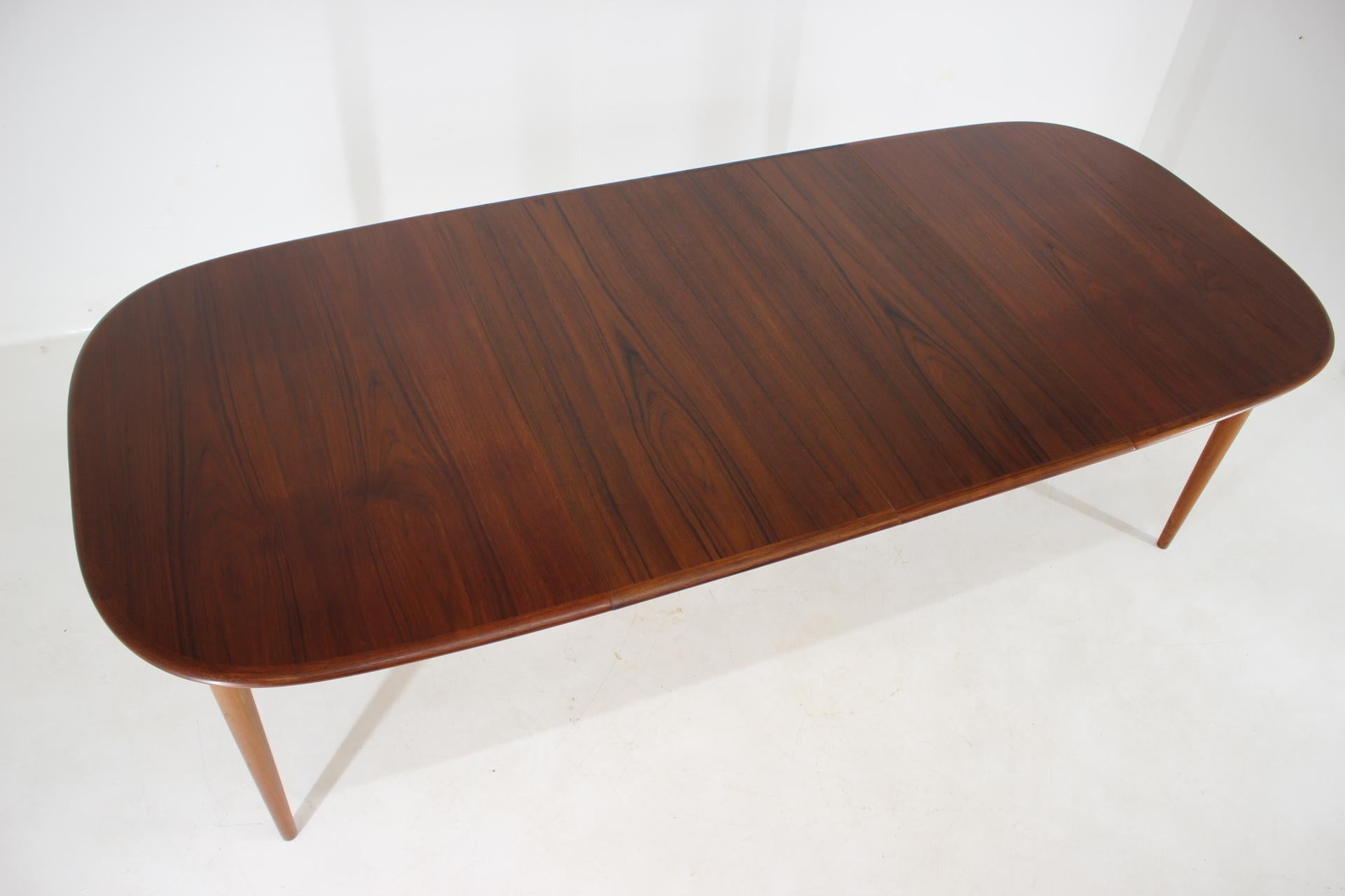 1960s Danish Oval Teak Extendable Table 5