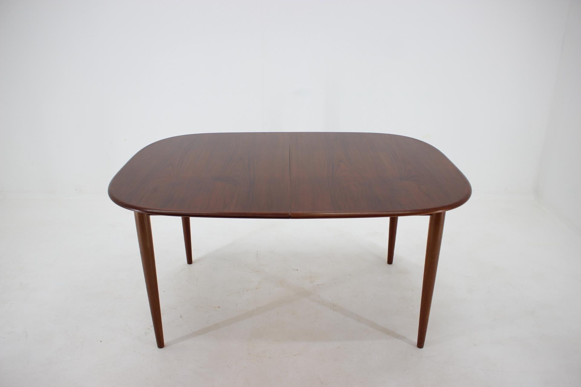 Scandinavian Modern 1960s Danish Oval Teak Extendable Table