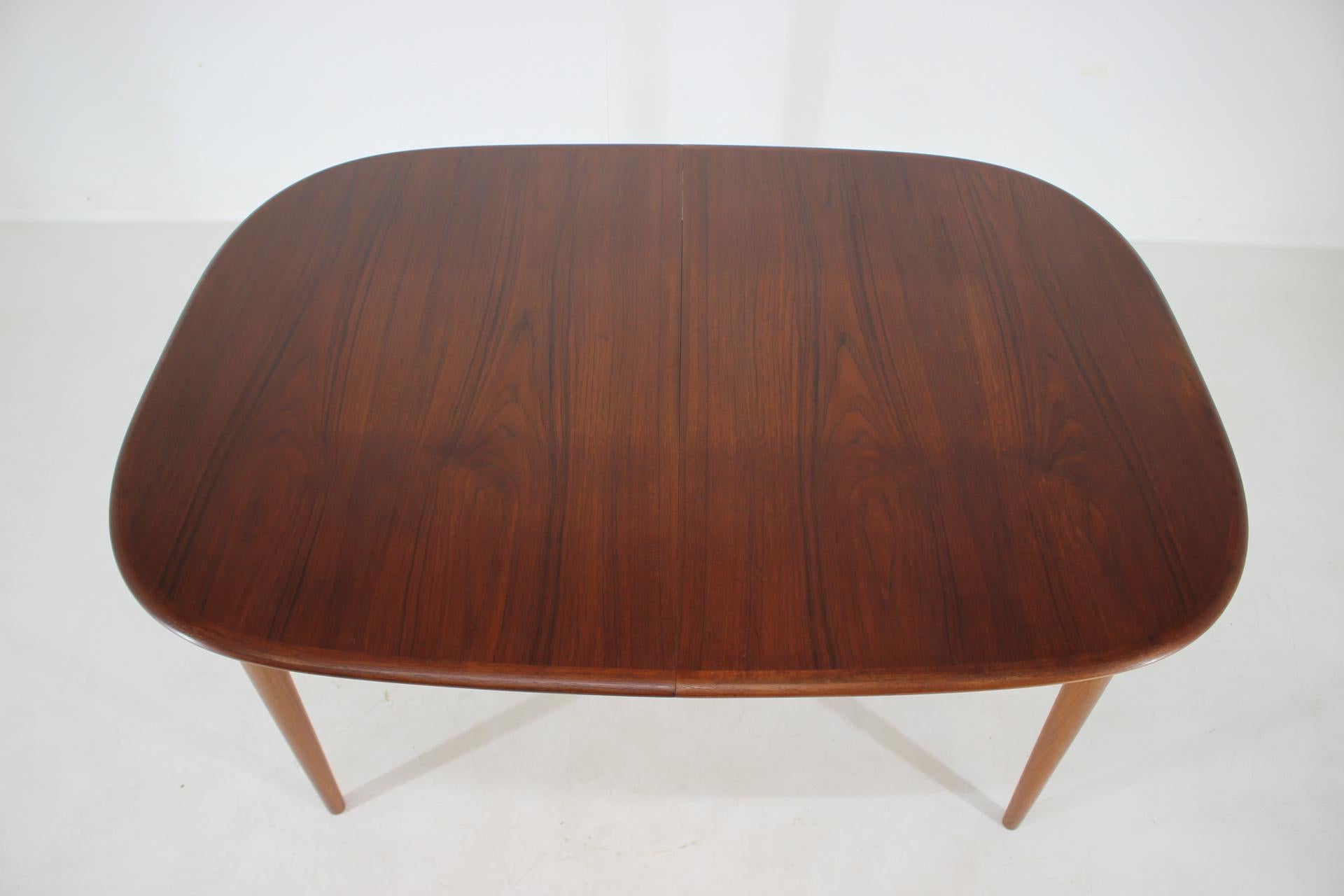 Veneer 1960s Danish Oval Teak Extendable Table