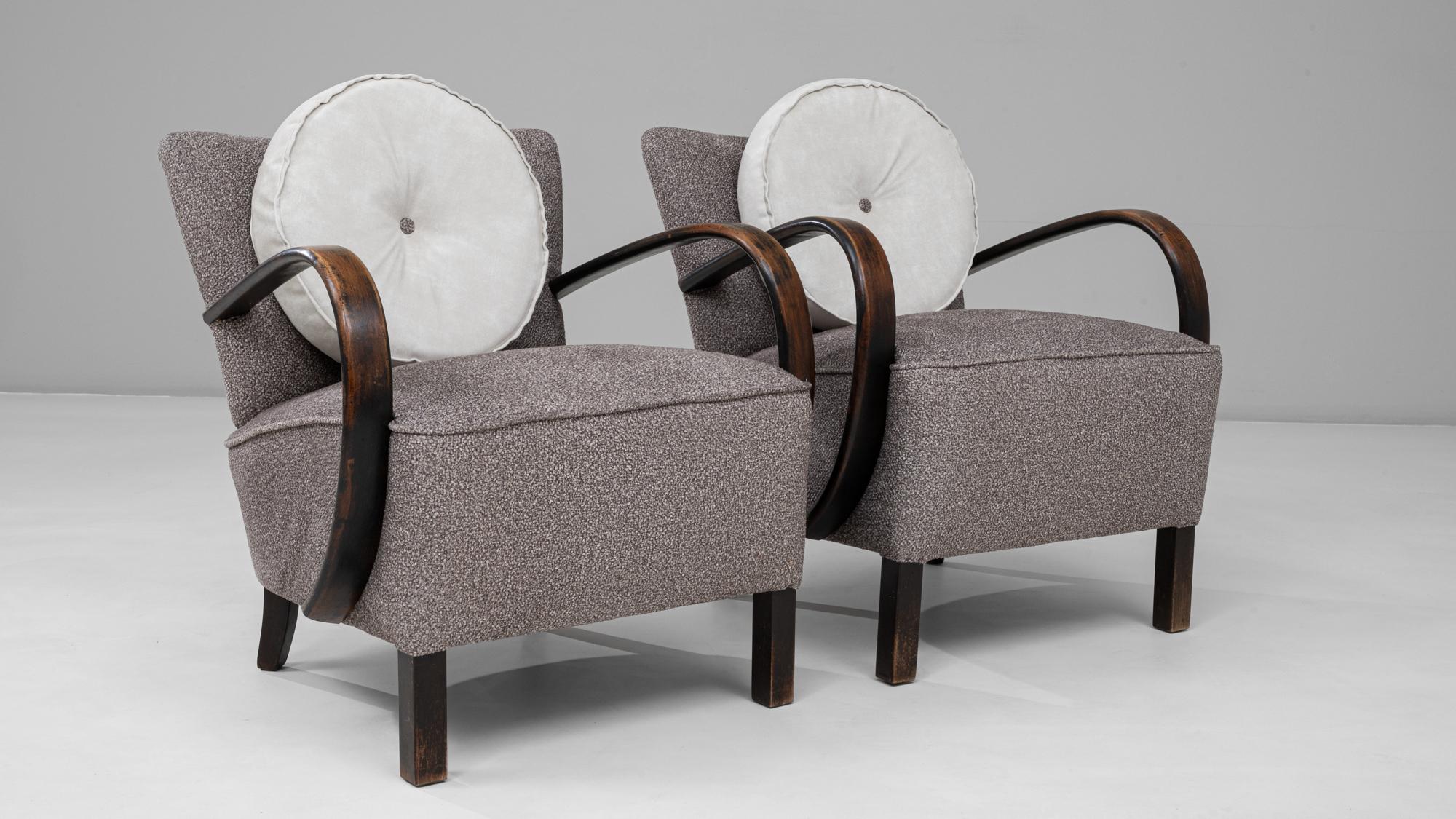 1960s Danish Pair of Art Deco Upholstered Armchairs With Round Pillows en venta 9