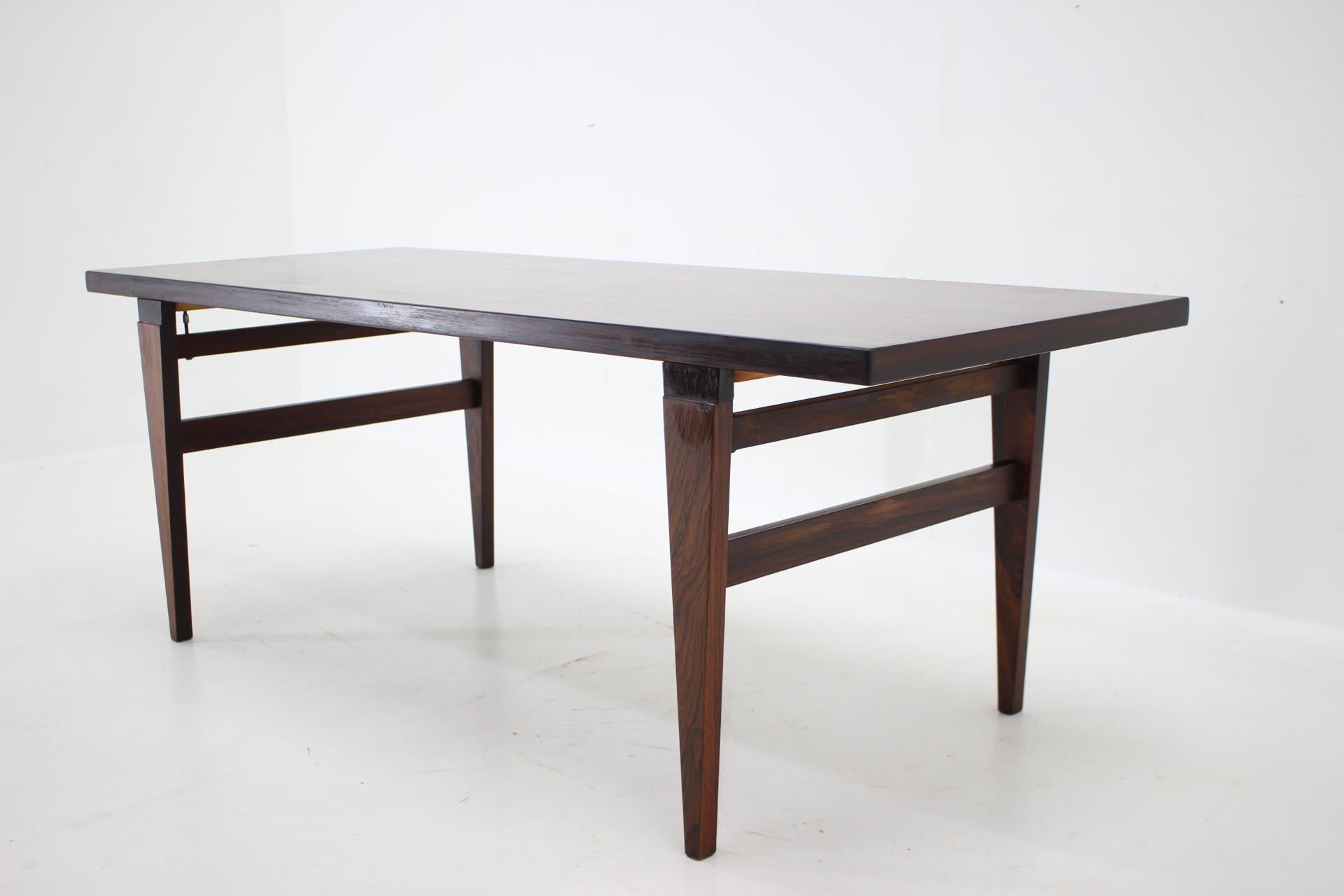 1960s Danish Palisander Coffee Table In Good Condition For Sale In Praha, CZ