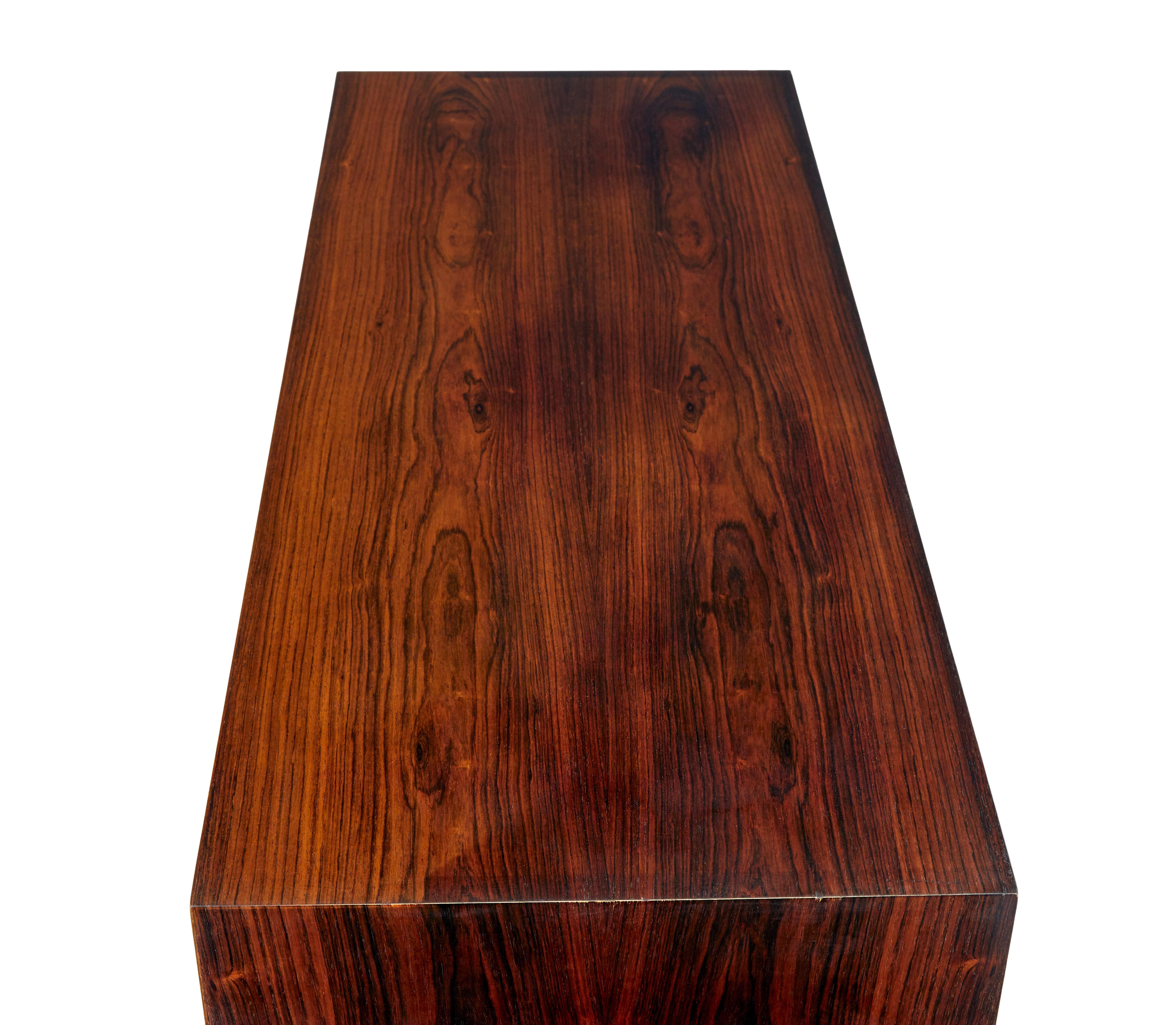 1960's danish made palisander chest of drawers.

Beautiful 1960s chest of drawers designed by Poul Hundevad for hu. In Denmark danish control.

4 graduating drawers on each side.  Baize lined drawers which shows this was used as buffet, but are