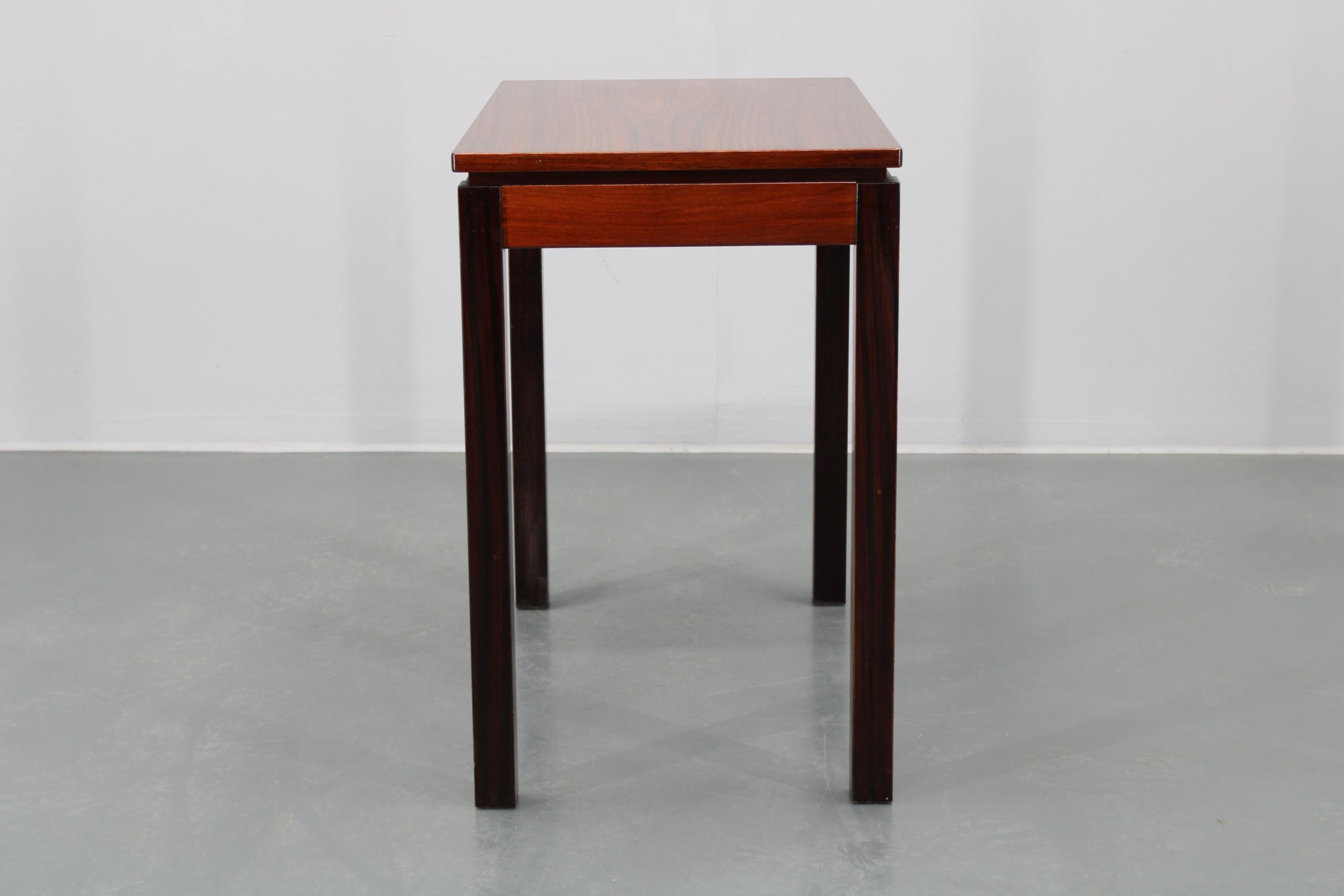 Table d'appoint en palissandre danoise des années 1960 en vente 3