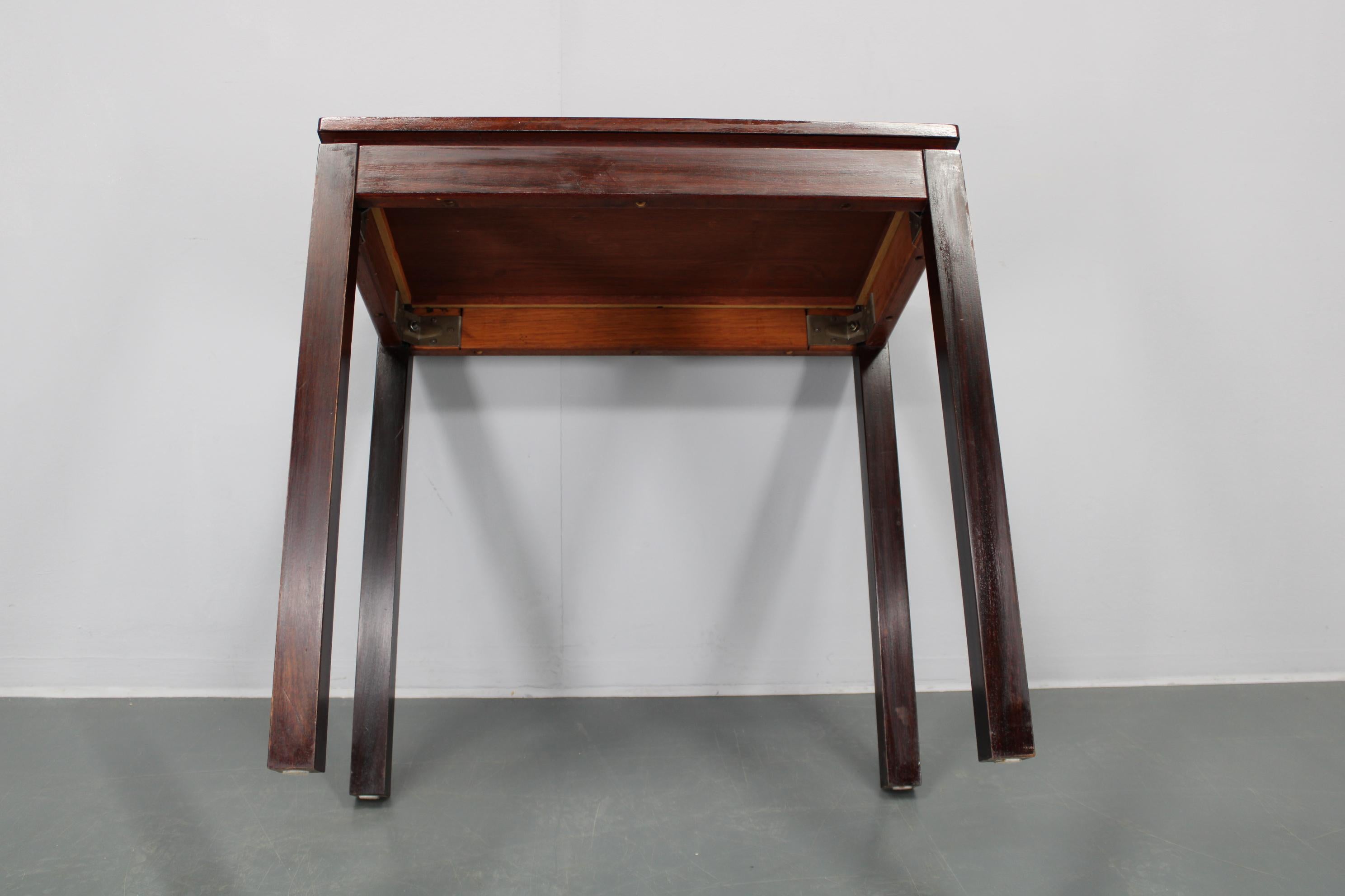Table d'appoint en palissandre danoise des années 1960 en vente 4