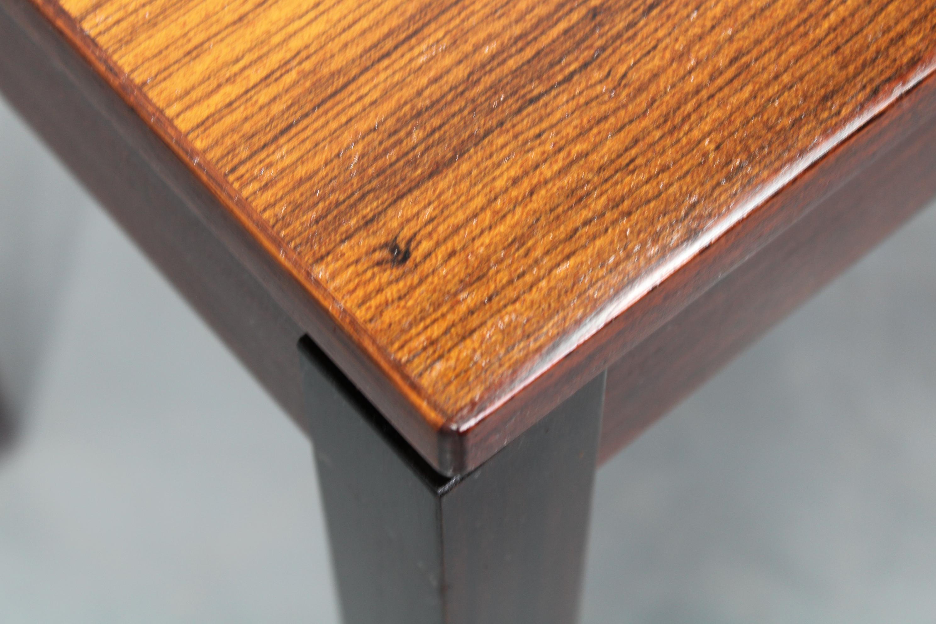 Table d'appoint en palissandre danoise des années 1960 Bon état - En vente à Praha, CZ