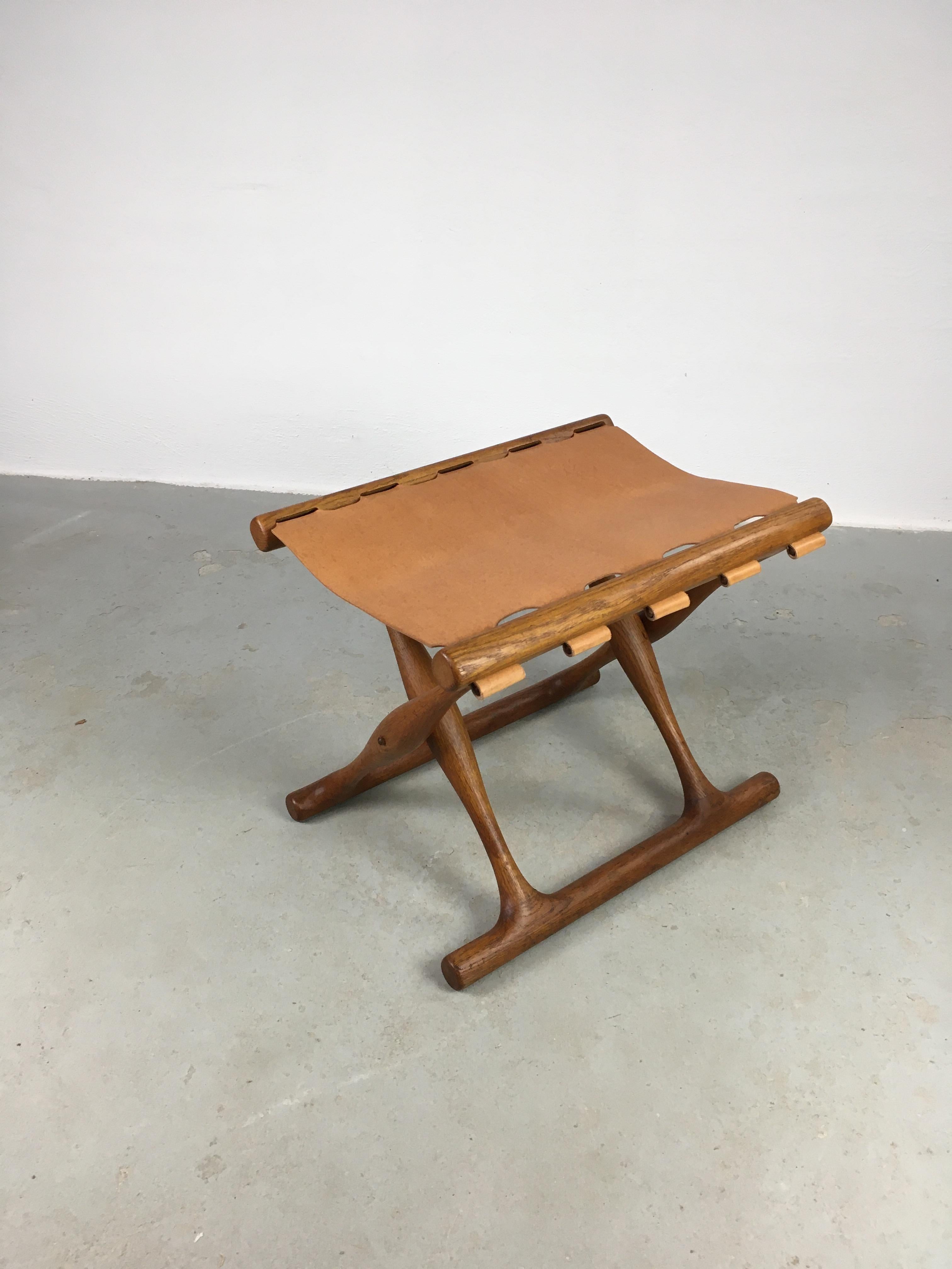 1960's Danish Poul Hundevad folding footstool in oak and leather seat

Poul Hundevads footstool was an almost exact copy of of the almost intact 3500 years old 