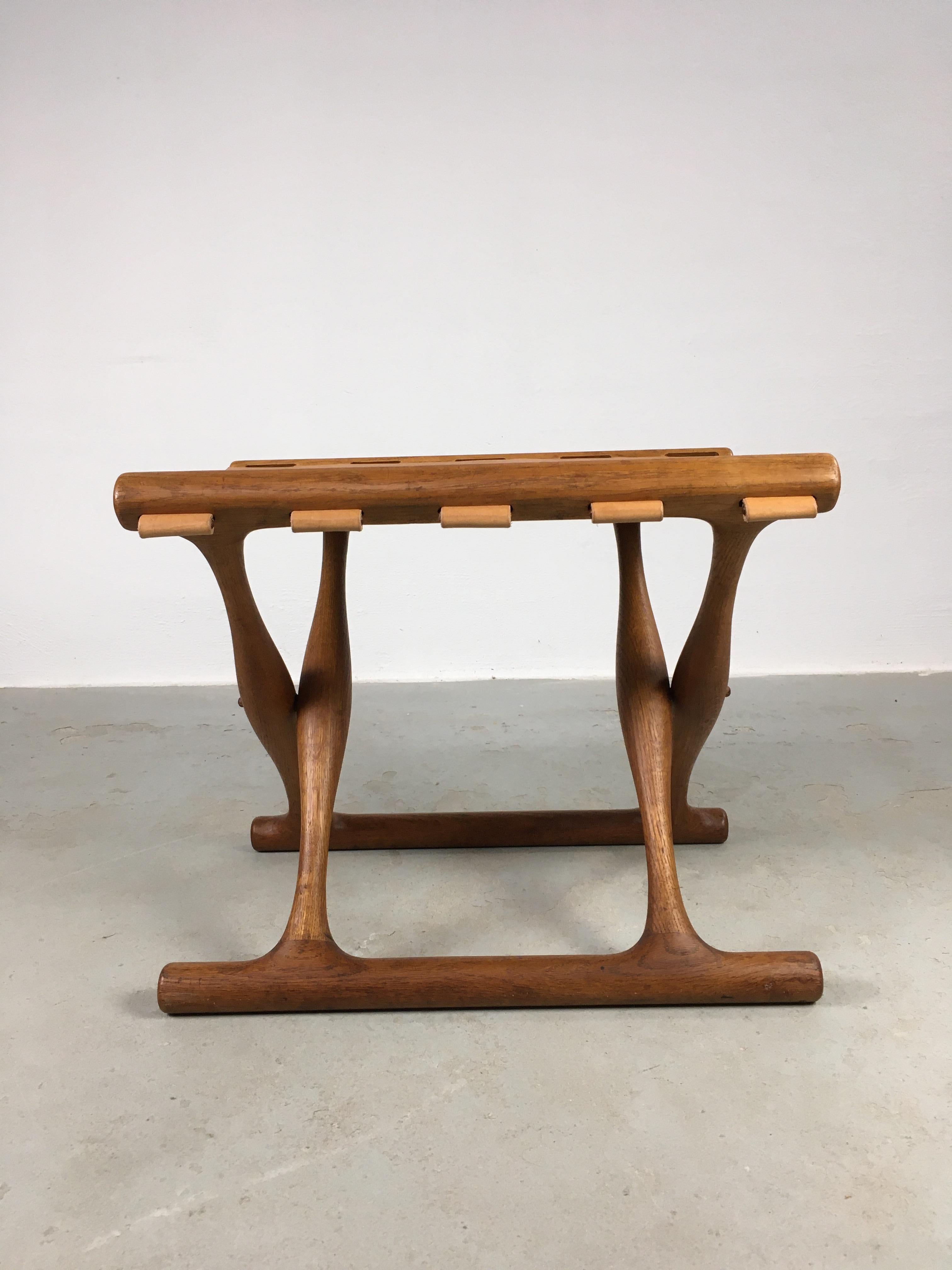 Mid-Century Modern Tabouret pliant danois Poul Hundevad des années 1960 avec assise en chêne et cuir en vente