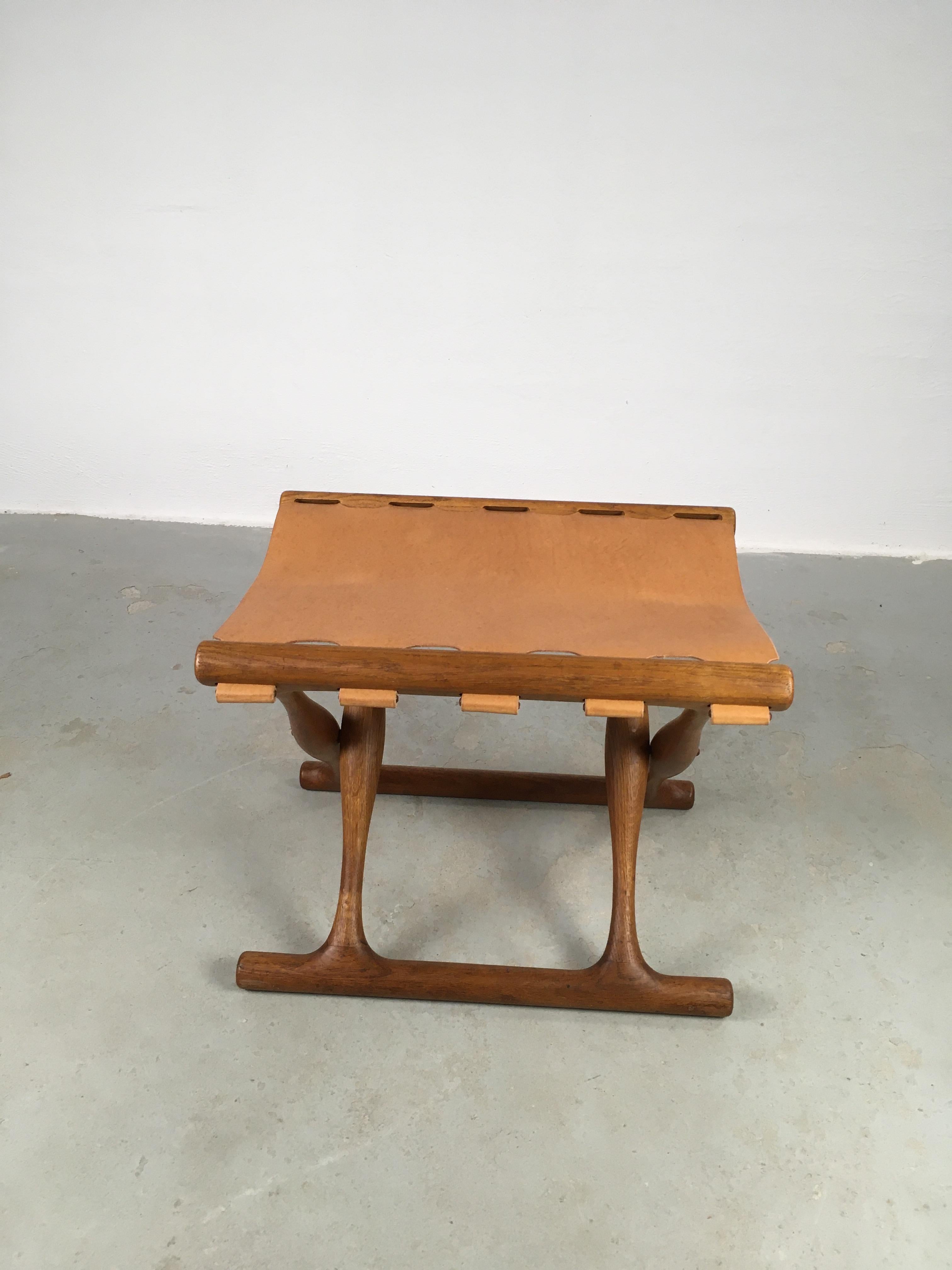 1960's Danish Poul Hundevad Folding Footstool in Oak and Leather Seat For Sale 1