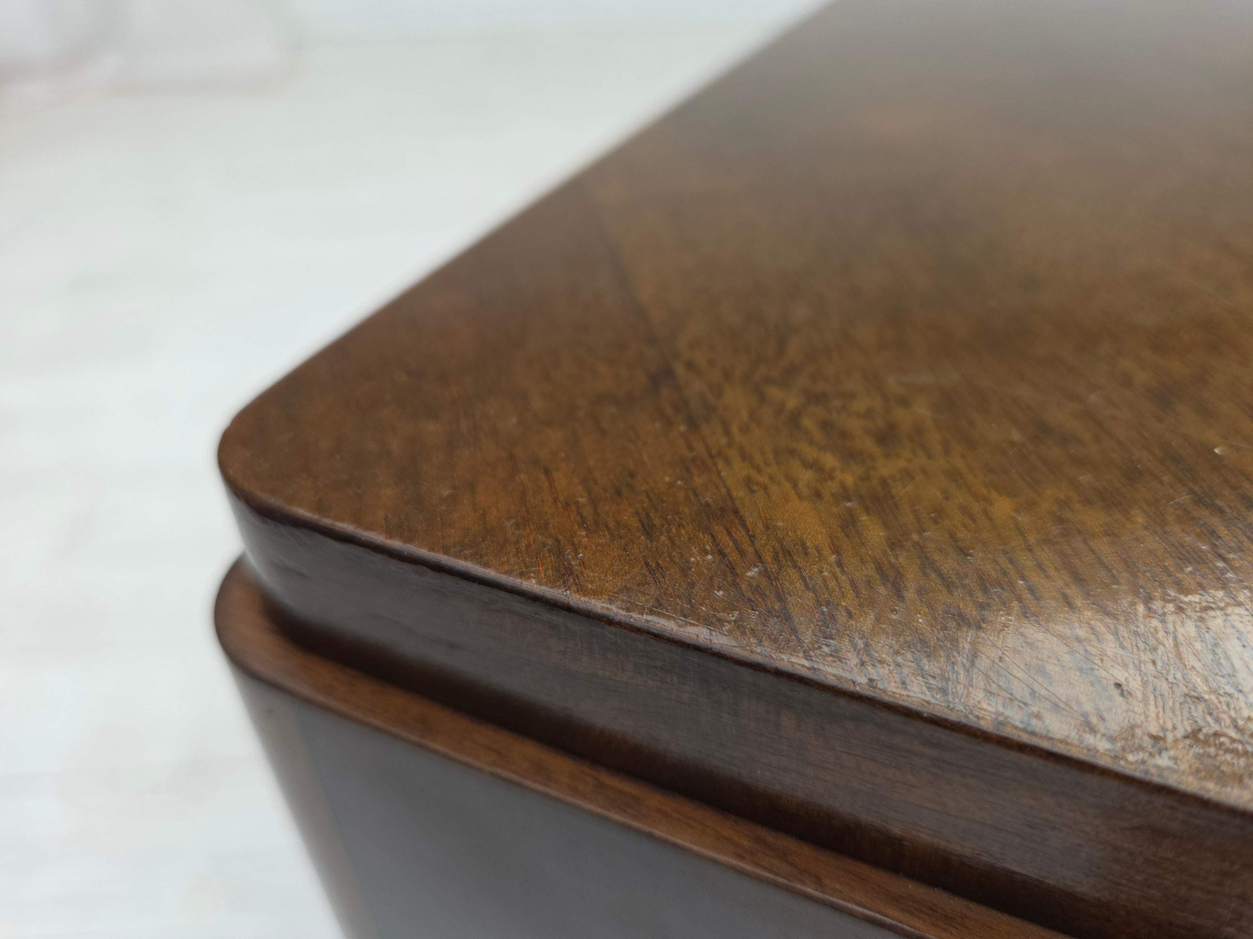 Anni '60, commode radiotelevisivo danese, legno di frassino laccato, porta in legno intarsiato. in vendita 7