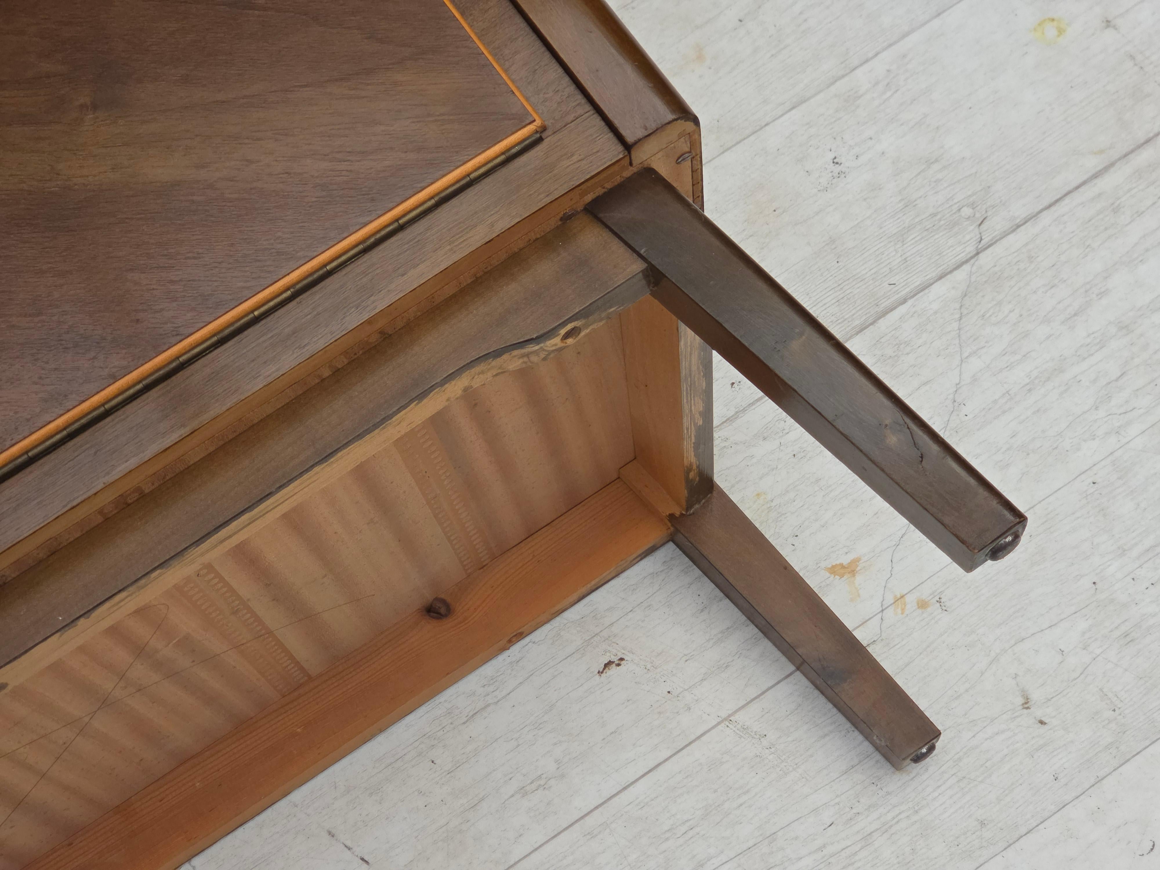 Anni '60, commode radiotelevisivo danese, legno di frassino laccato, porta in legno intarsiato. in vendita 9