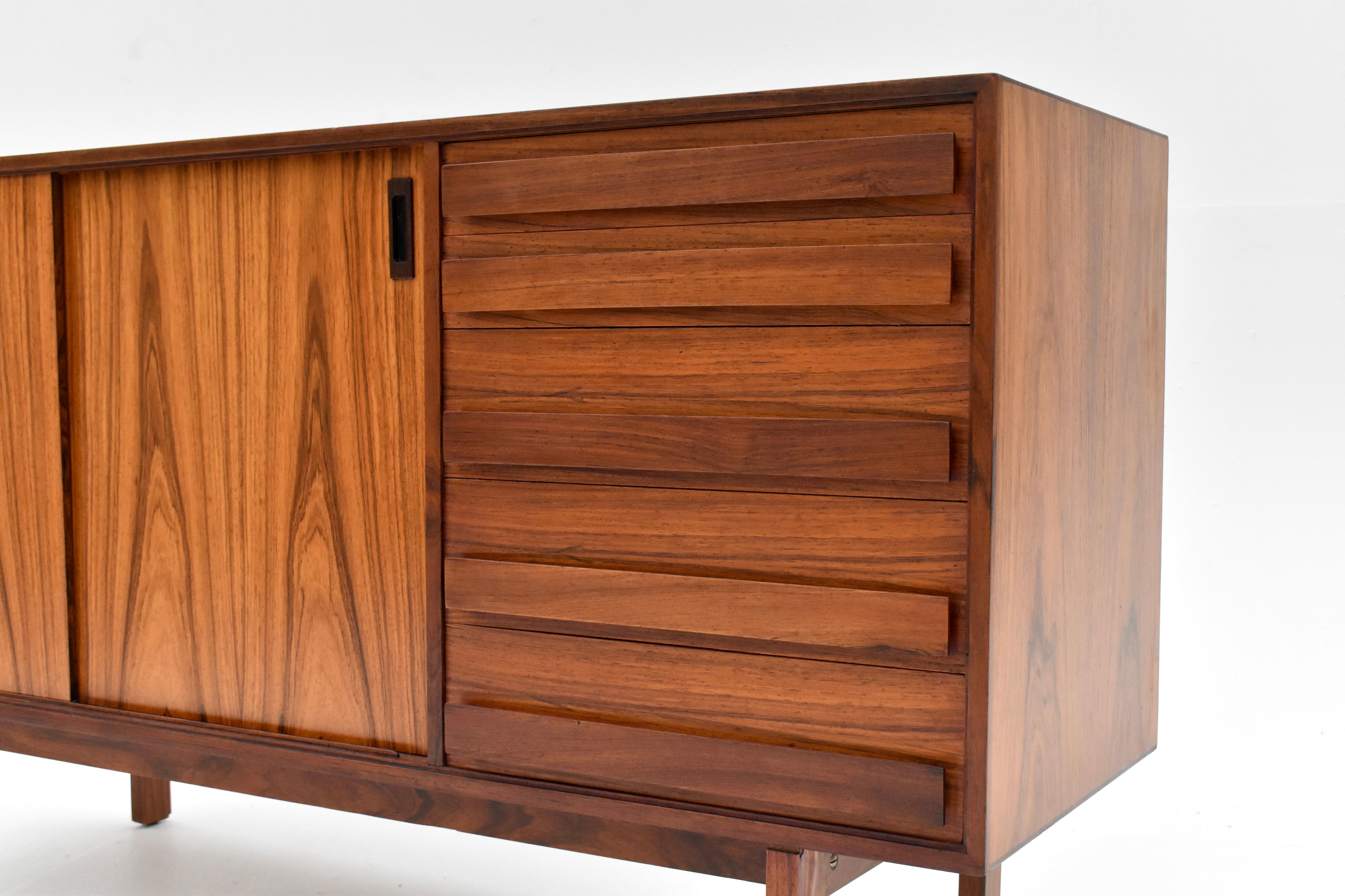 Rara credenza danese degli anni '60 di Anton Borg in palissandro per Randers Mobelfabrik in vendita 5