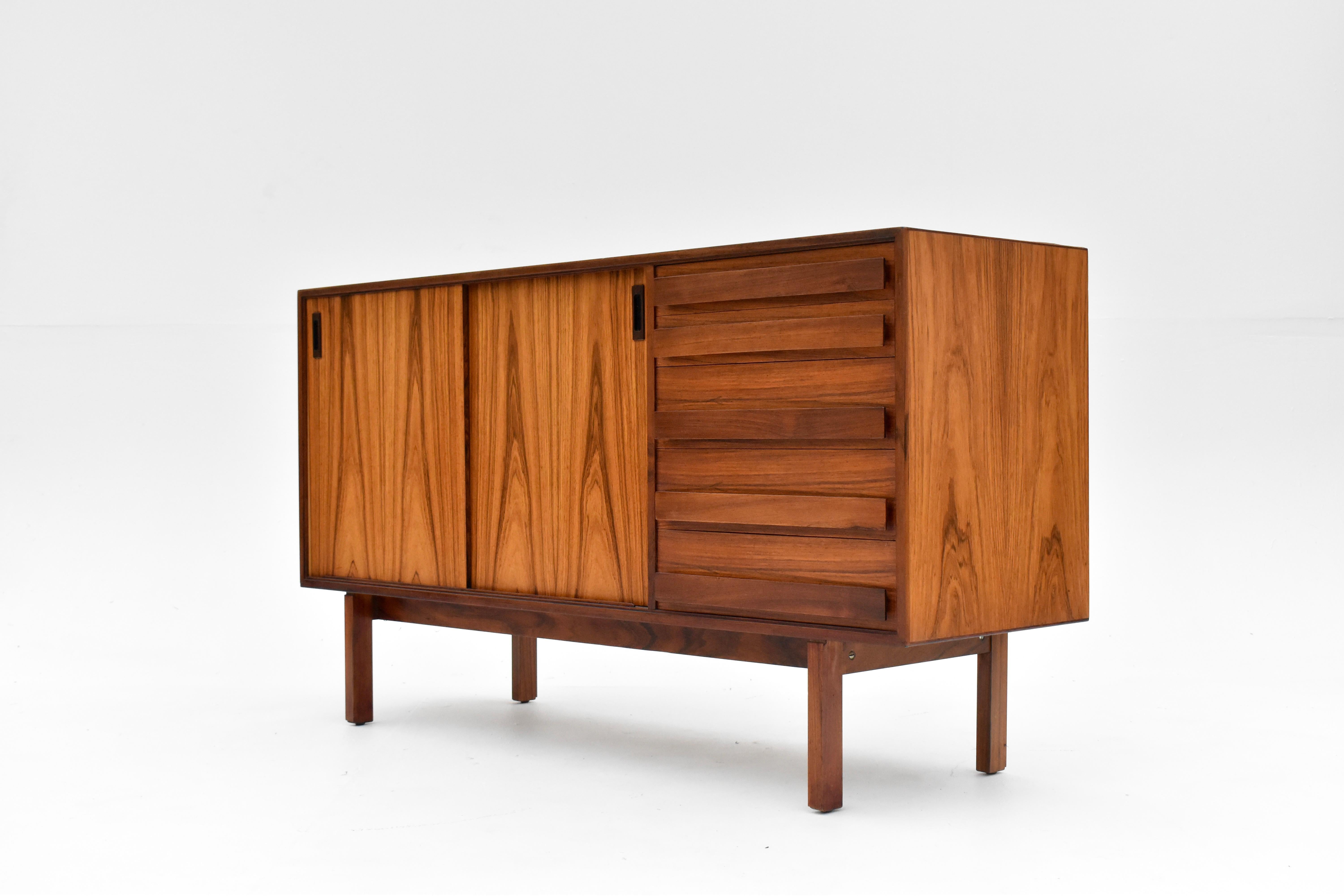 Rara credenza danese degli anni '60 di Anton Borg in palissandro per Randers Mobelfabrik in vendita 7