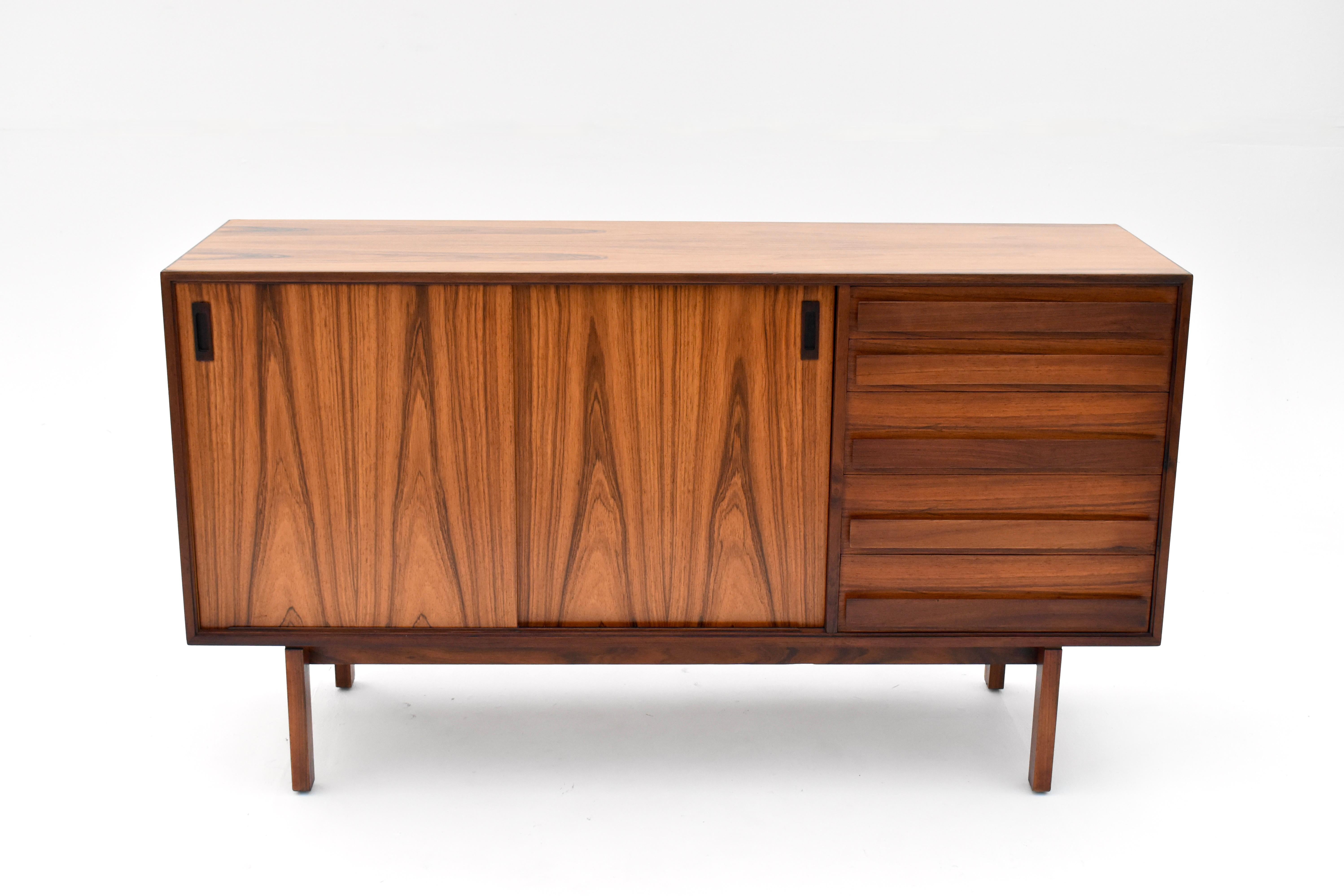 Scandinavo moderno Rara credenza danese degli anni '60 di Anton Borg in palissandro per Randers Mobelfabrik in vendita