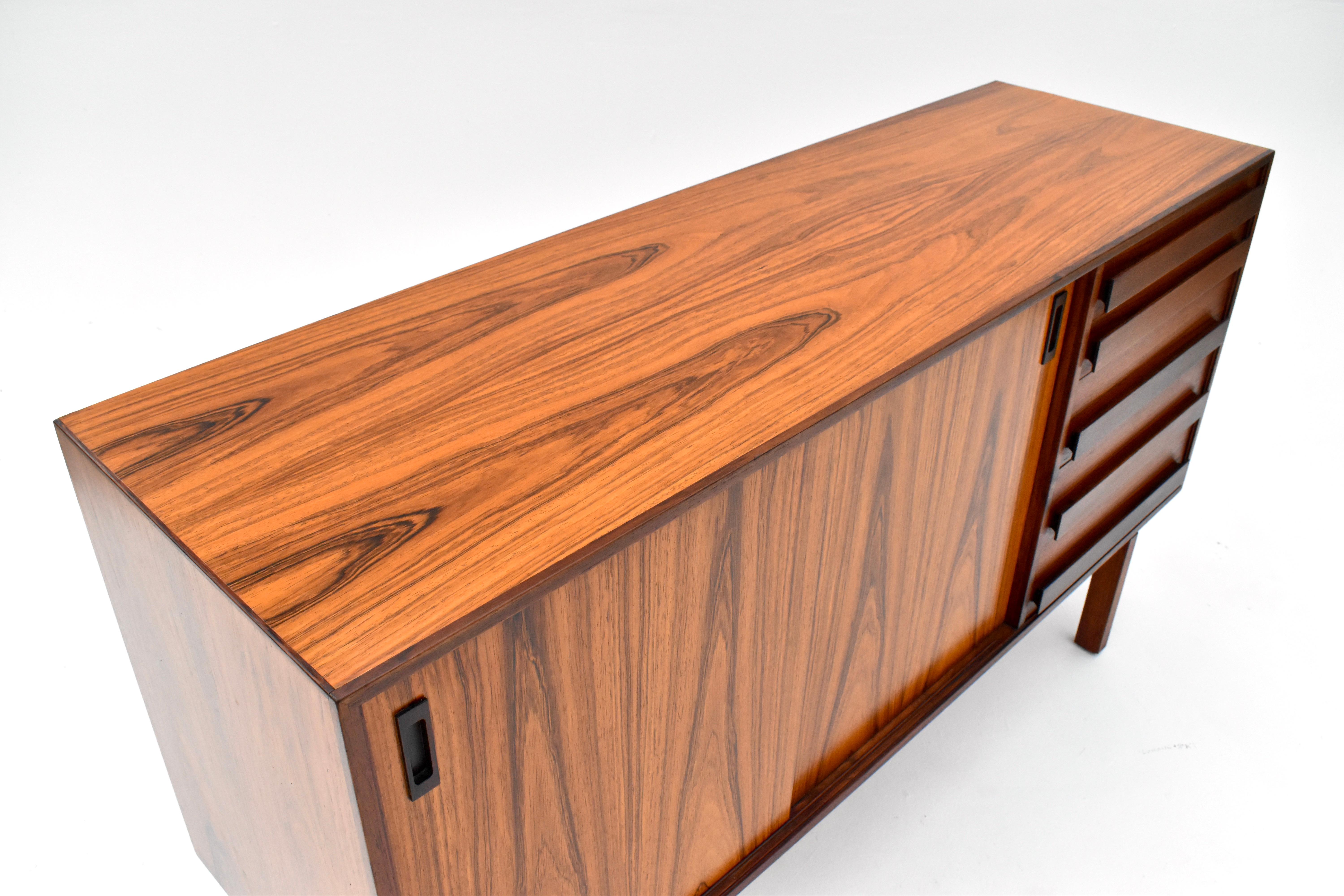 Rara credenza danese degli anni '60 di Anton Borg in palissandro per Randers Mobelfabrik in vendita 1