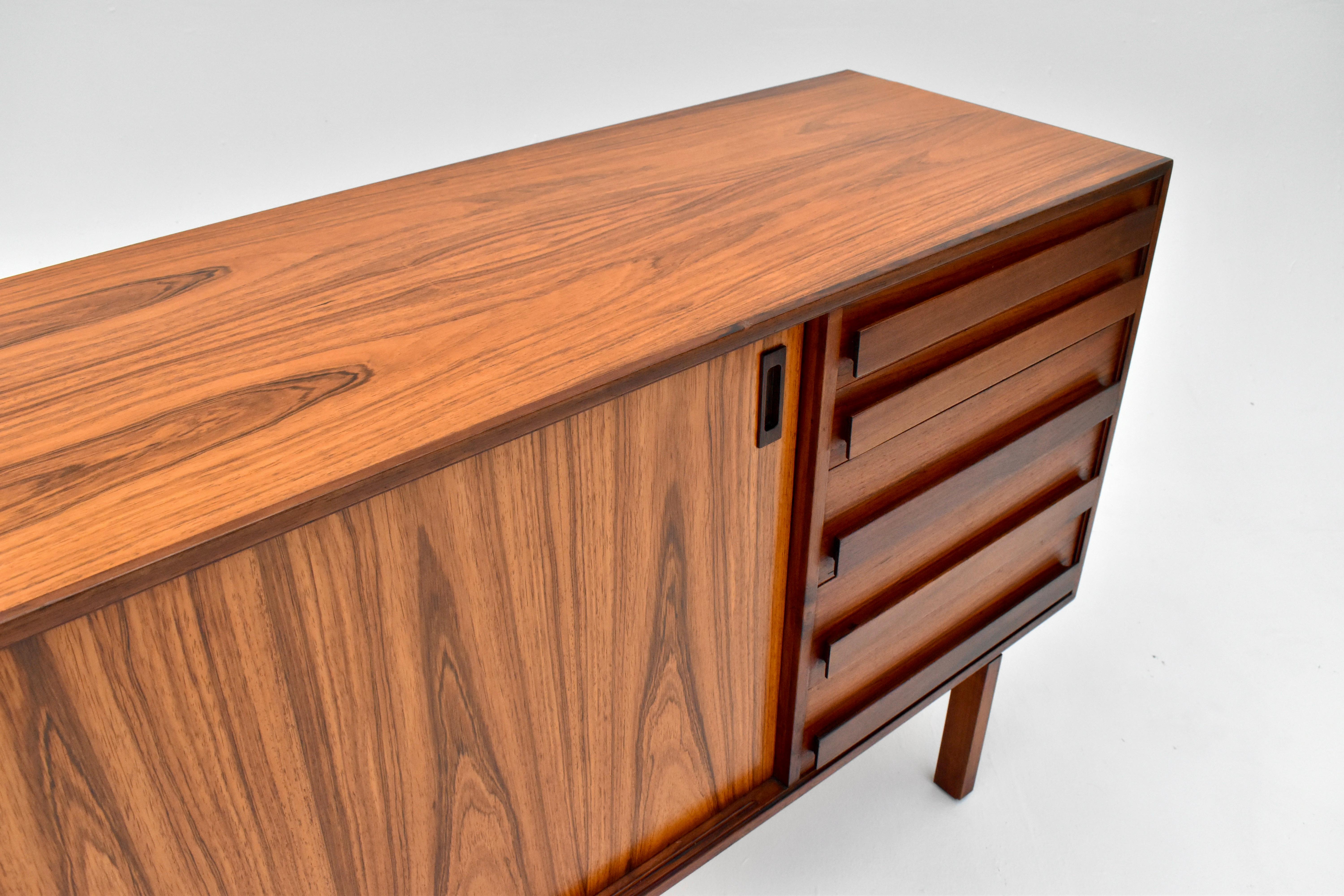 Rara credenza danese degli anni '60 di Anton Borg in palissandro per Randers Mobelfabrik in vendita 2