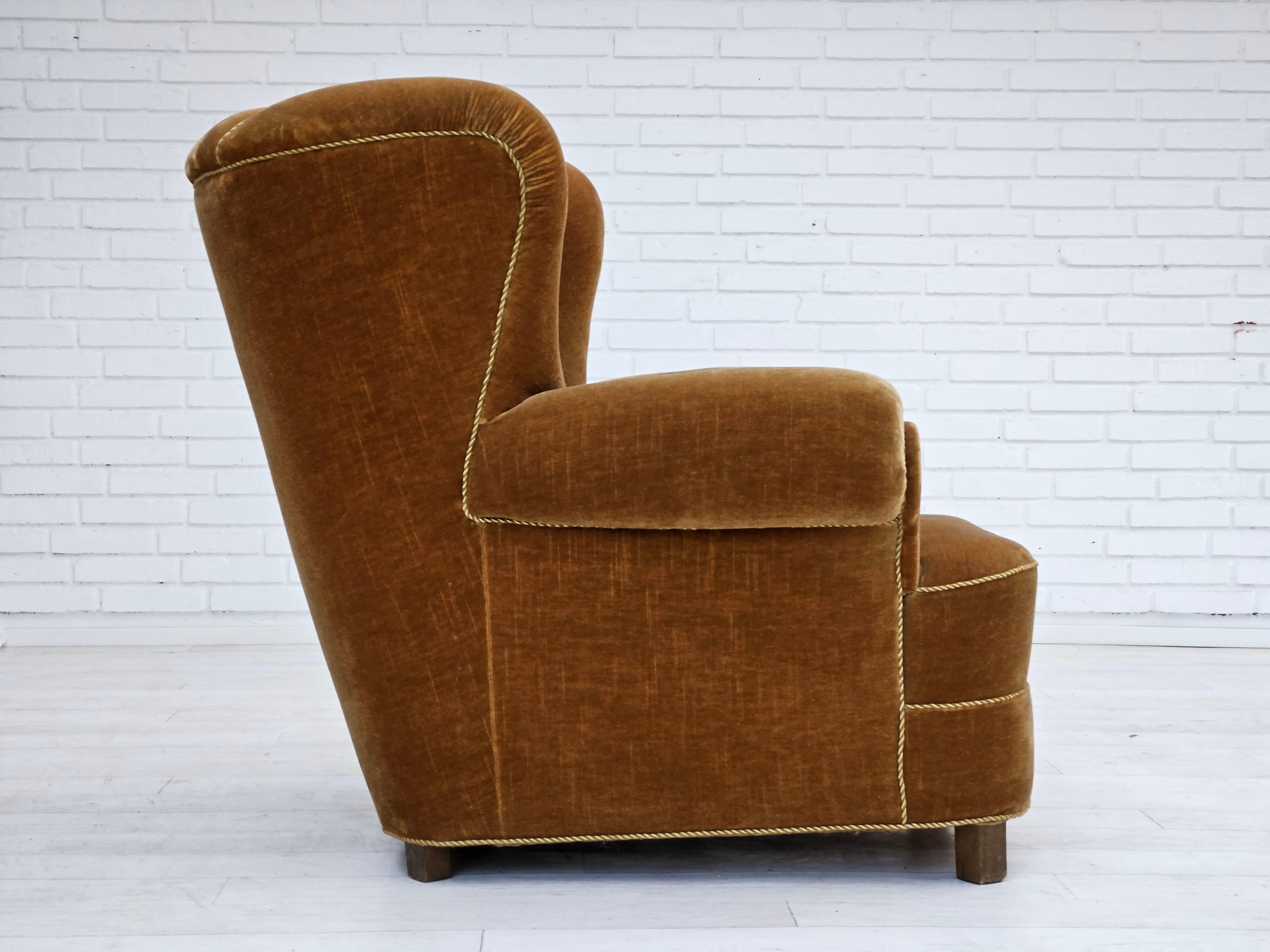 1960s, Danish reclining chair, velour, original very good condition. In Good Condition For Sale In Tarm, 82