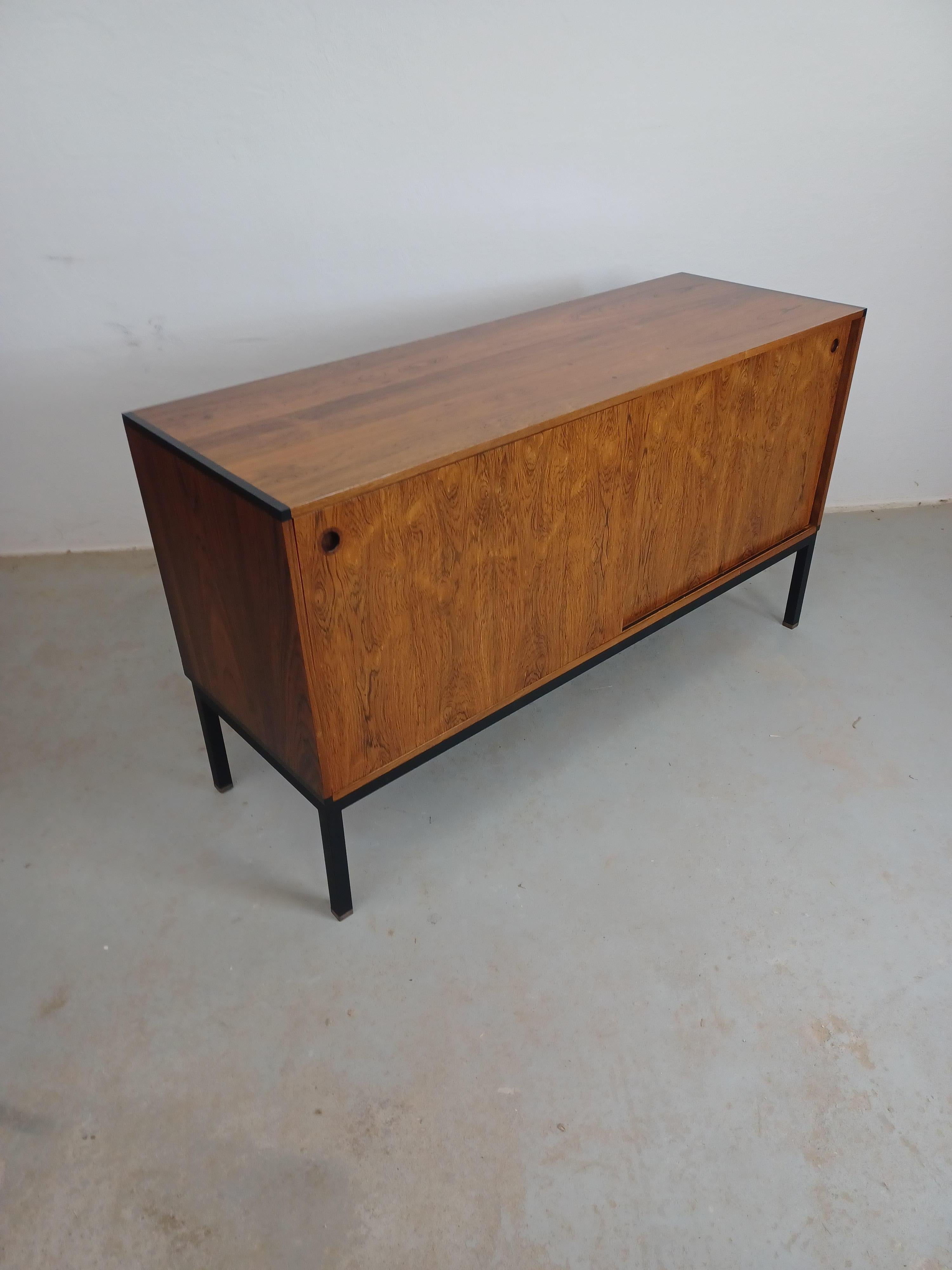1960s Danish Refinished Hans Hove Credenza in Rosewood by Christian Linneberg In Good Condition For Sale In Knebel, DK