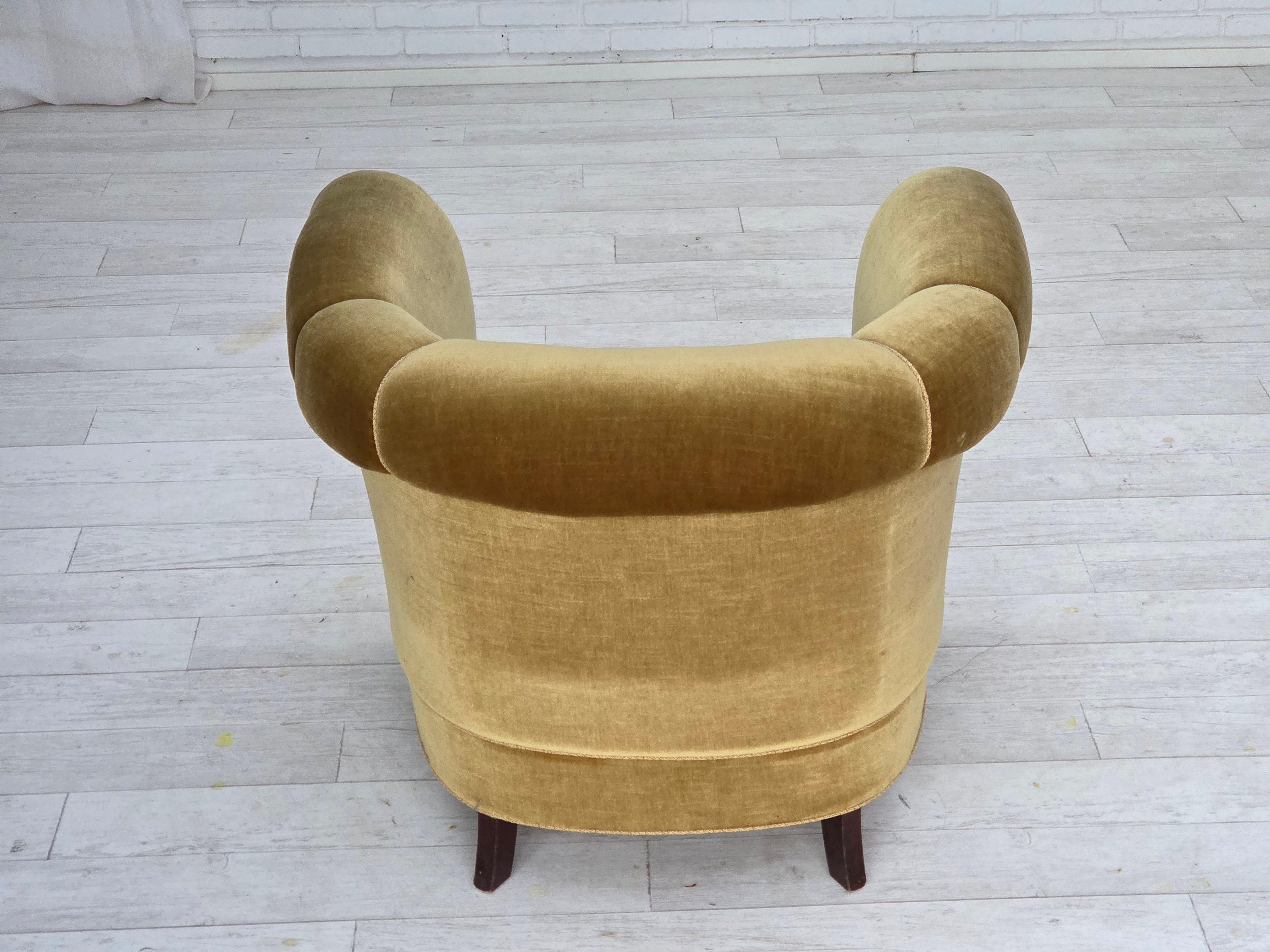 1960s, fauteuil Greene & Greene, velours d'ameublement vert clair, pieds en bois de chêne. en vente 4