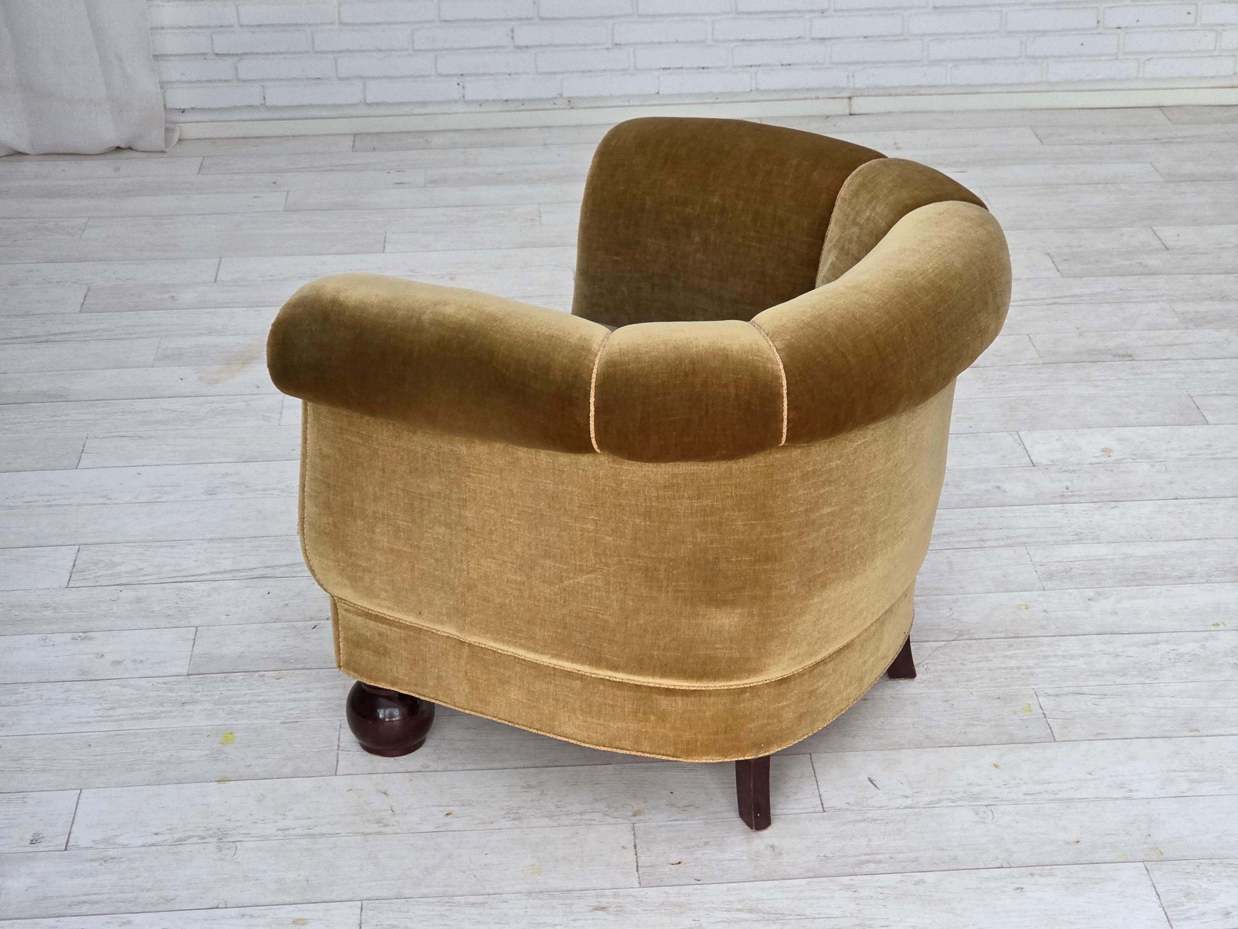 1960s, fauteuil Greene & Greene, velours d'ameublement vert clair, pieds en bois de chêne. en vente 5