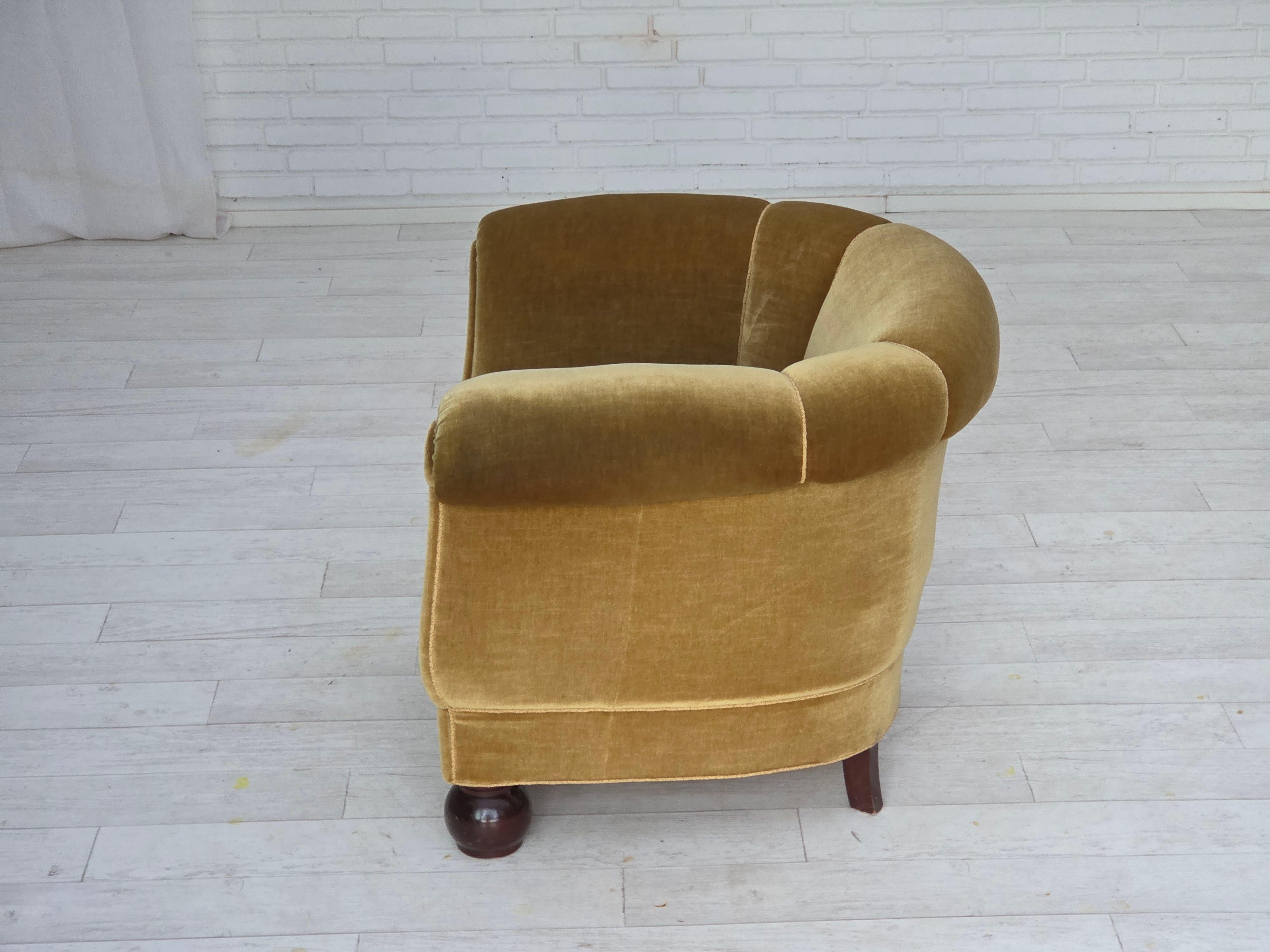 1960s, fauteuil Greene & Greene, velours d'ameublement vert clair, pieds en bois de chêne. en vente 6