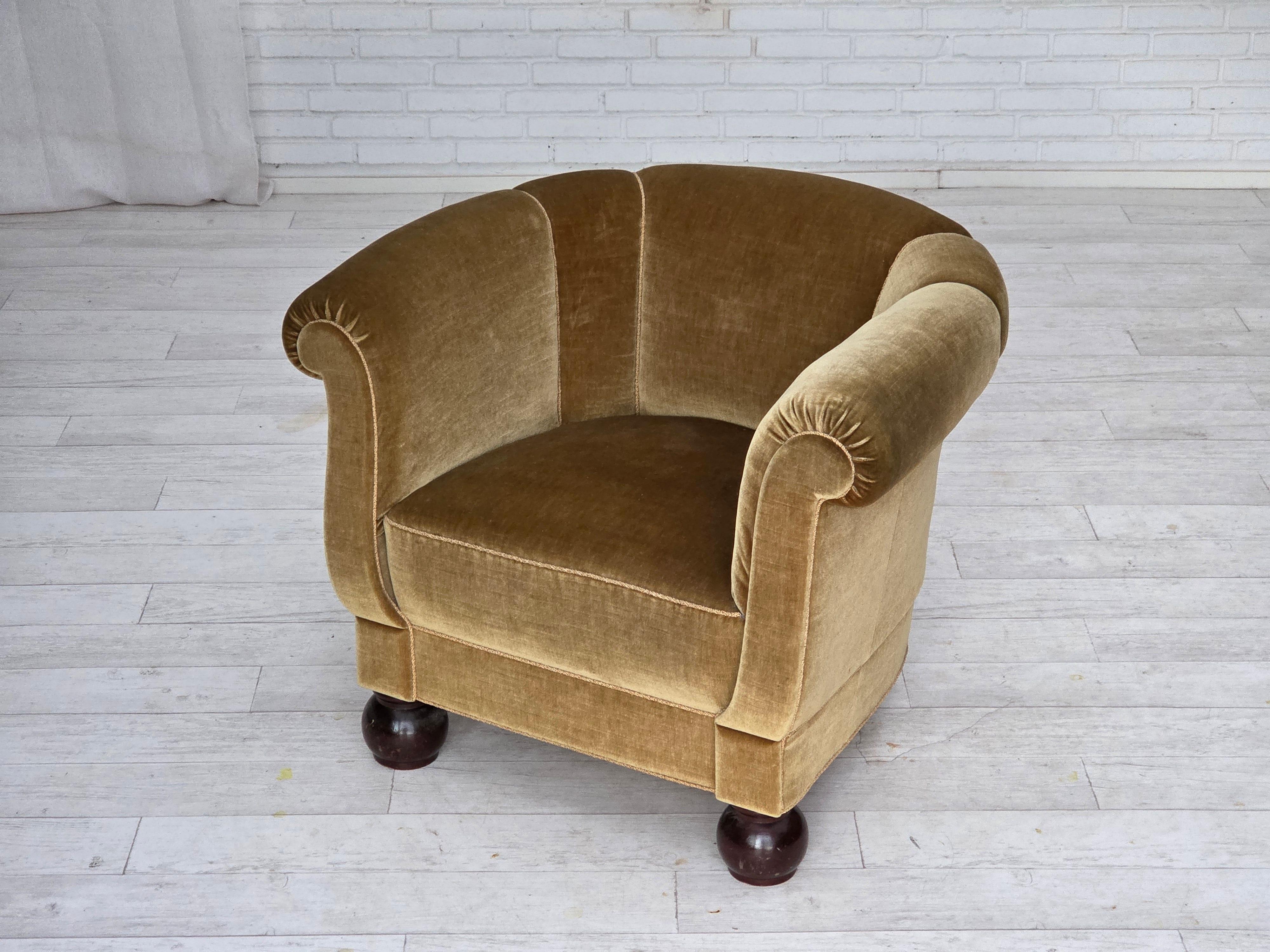1960s, fauteuil Greene & Greene, velours d'ameublement vert clair, pieds en bois de chêne. en vente 7