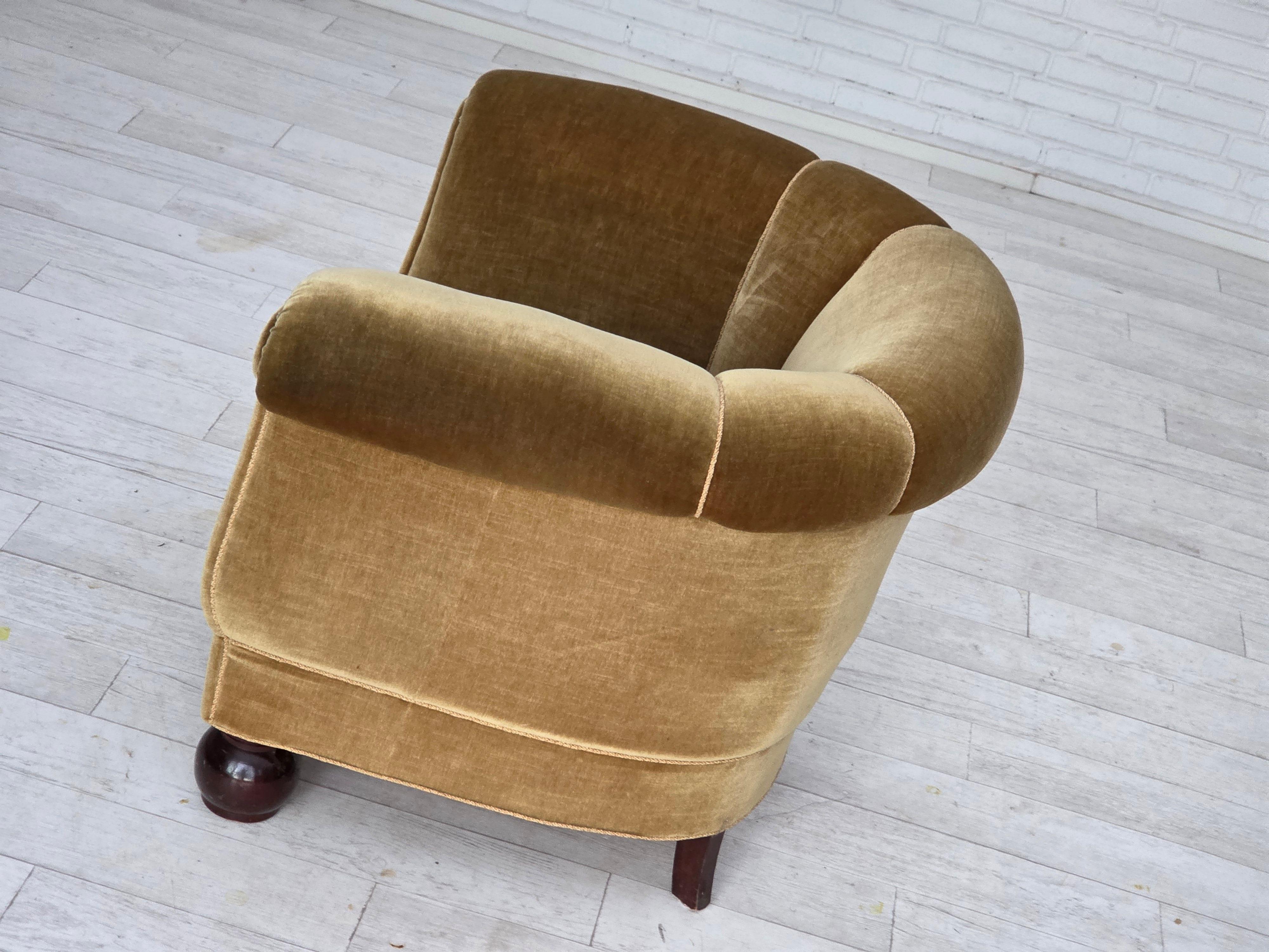1960s, fauteuil Greene & Greene, velours d'ameublement vert clair, pieds en bois de chêne. en vente 8