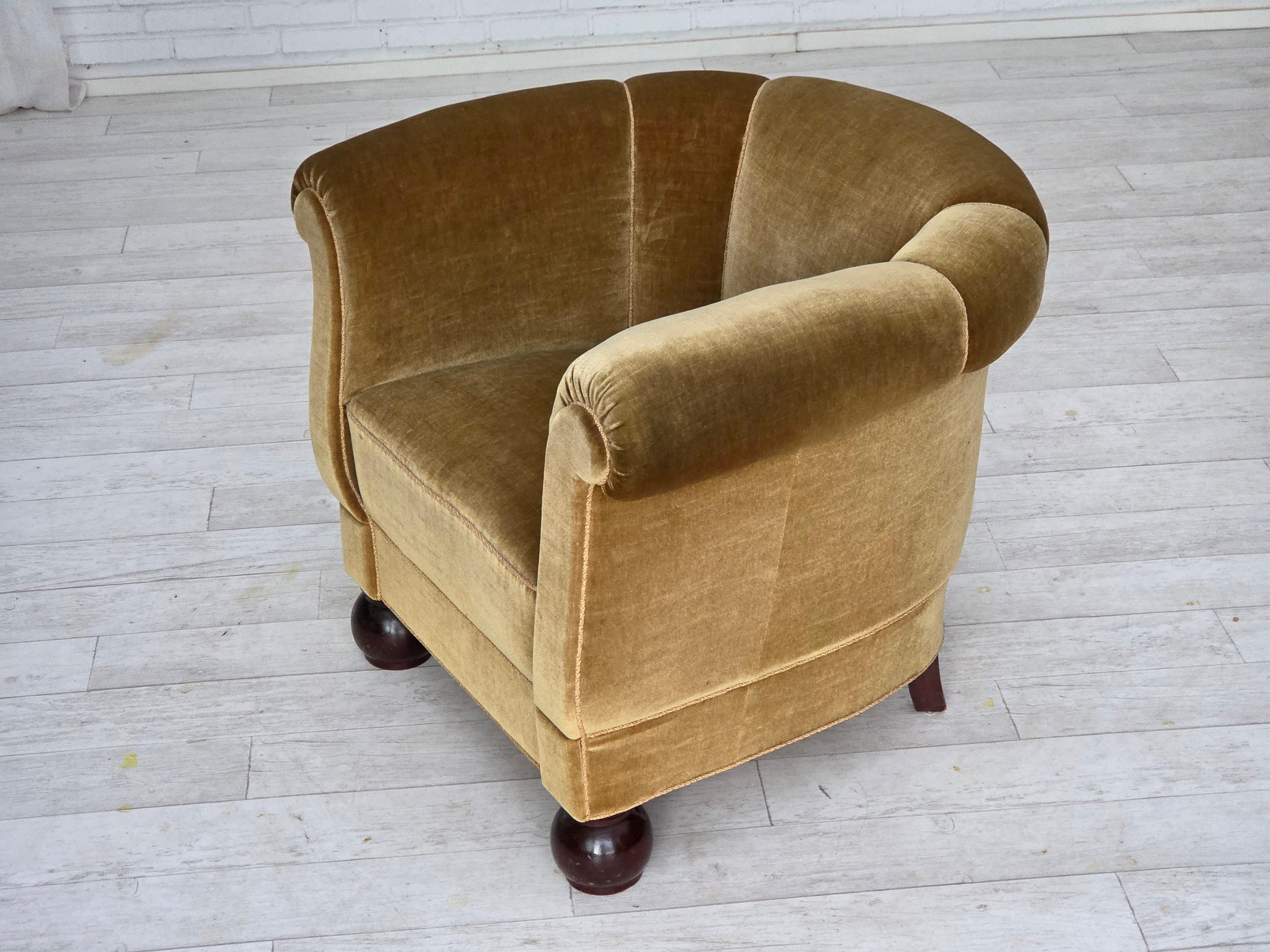 1960s, fauteuil Greene & Greene, velours d'ameublement vert clair, pieds en bois de chêne. en vente 9