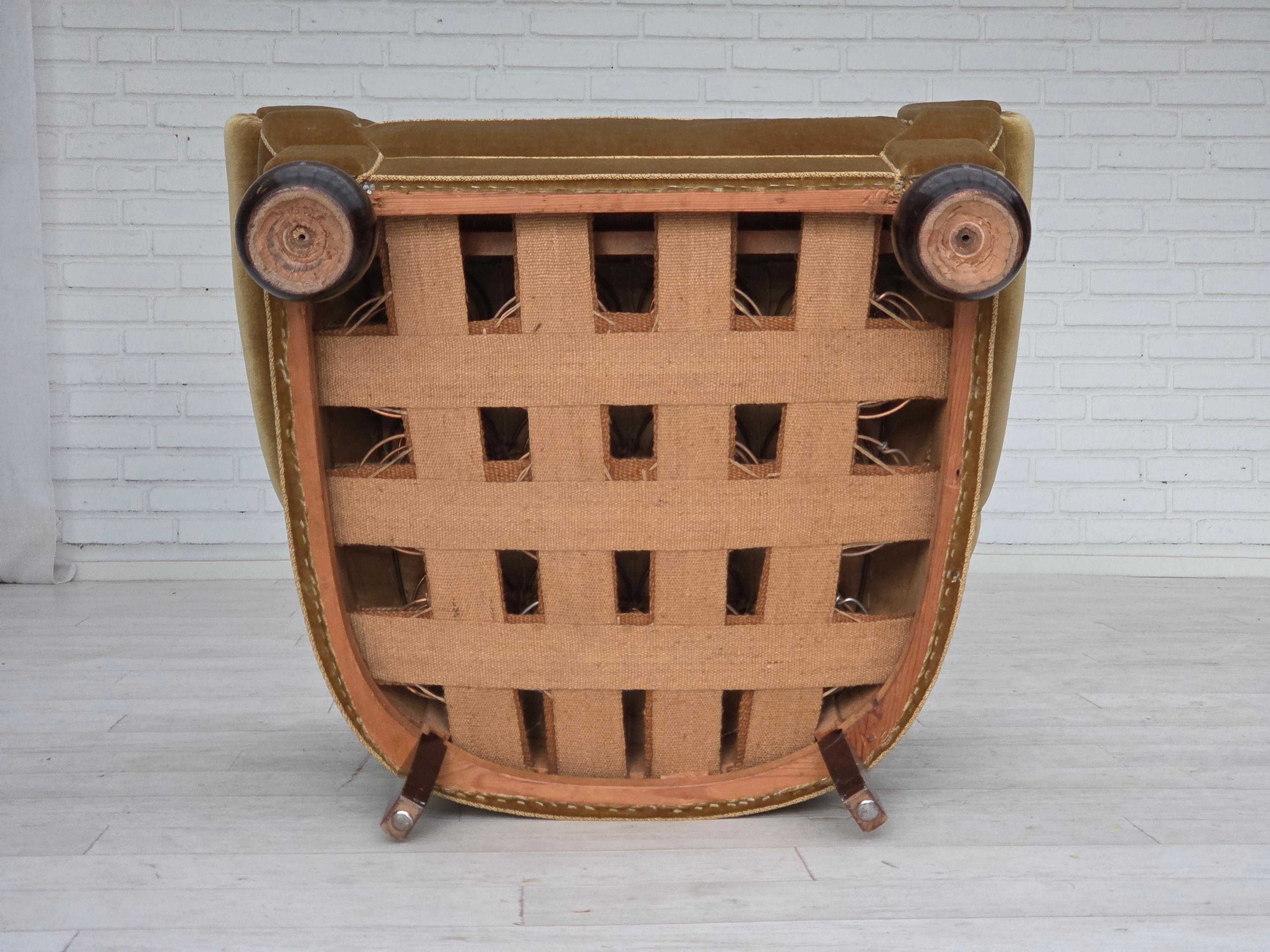 1960s, fauteuil Greene & Greene, velours d'ameublement vert clair, pieds en bois de chêne. en vente 10