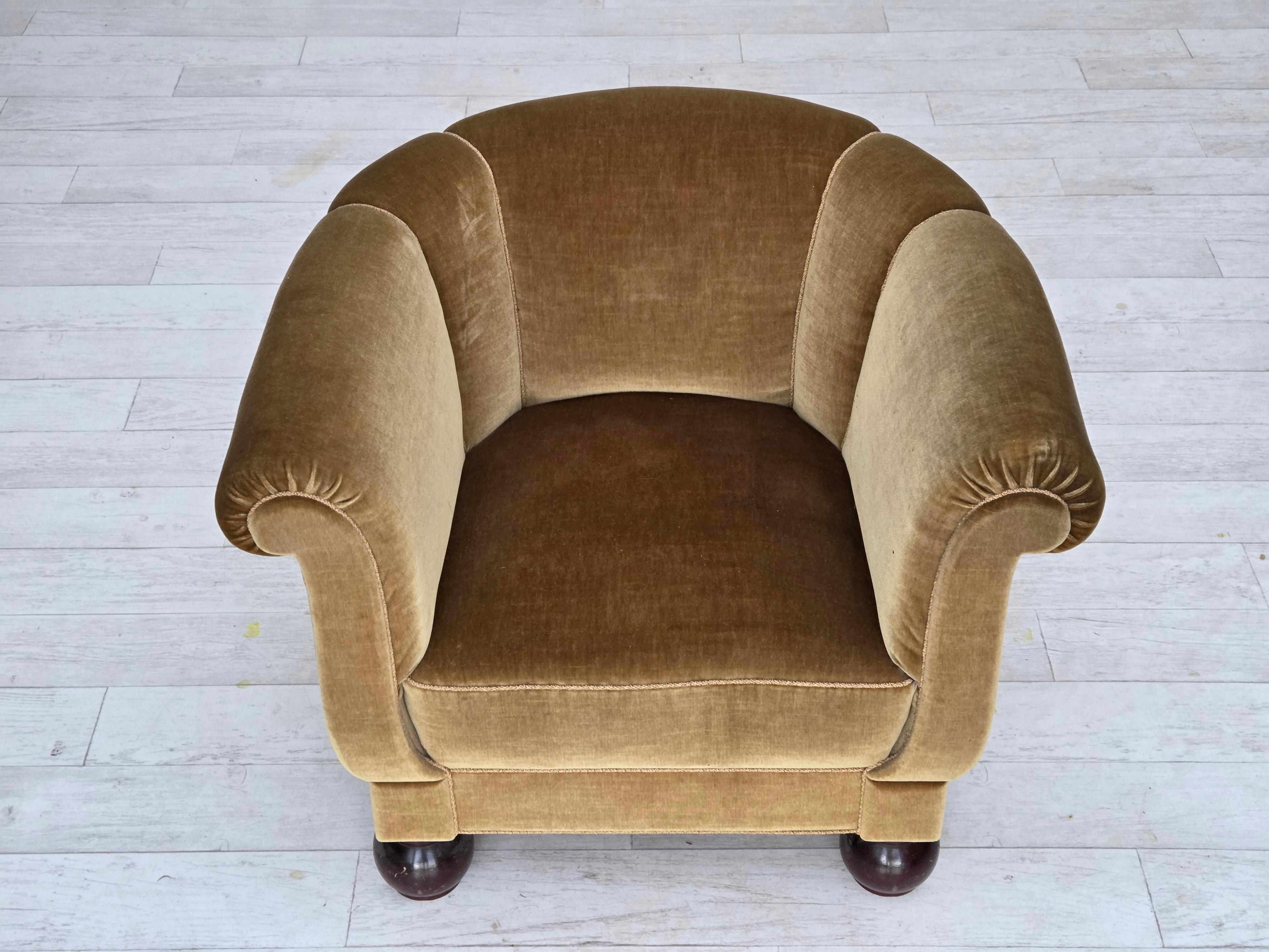 Scandinave moderne 1960s, fauteuil Greene & Greene, velours d'ameublement vert clair, pieds en bois de chêne. en vente