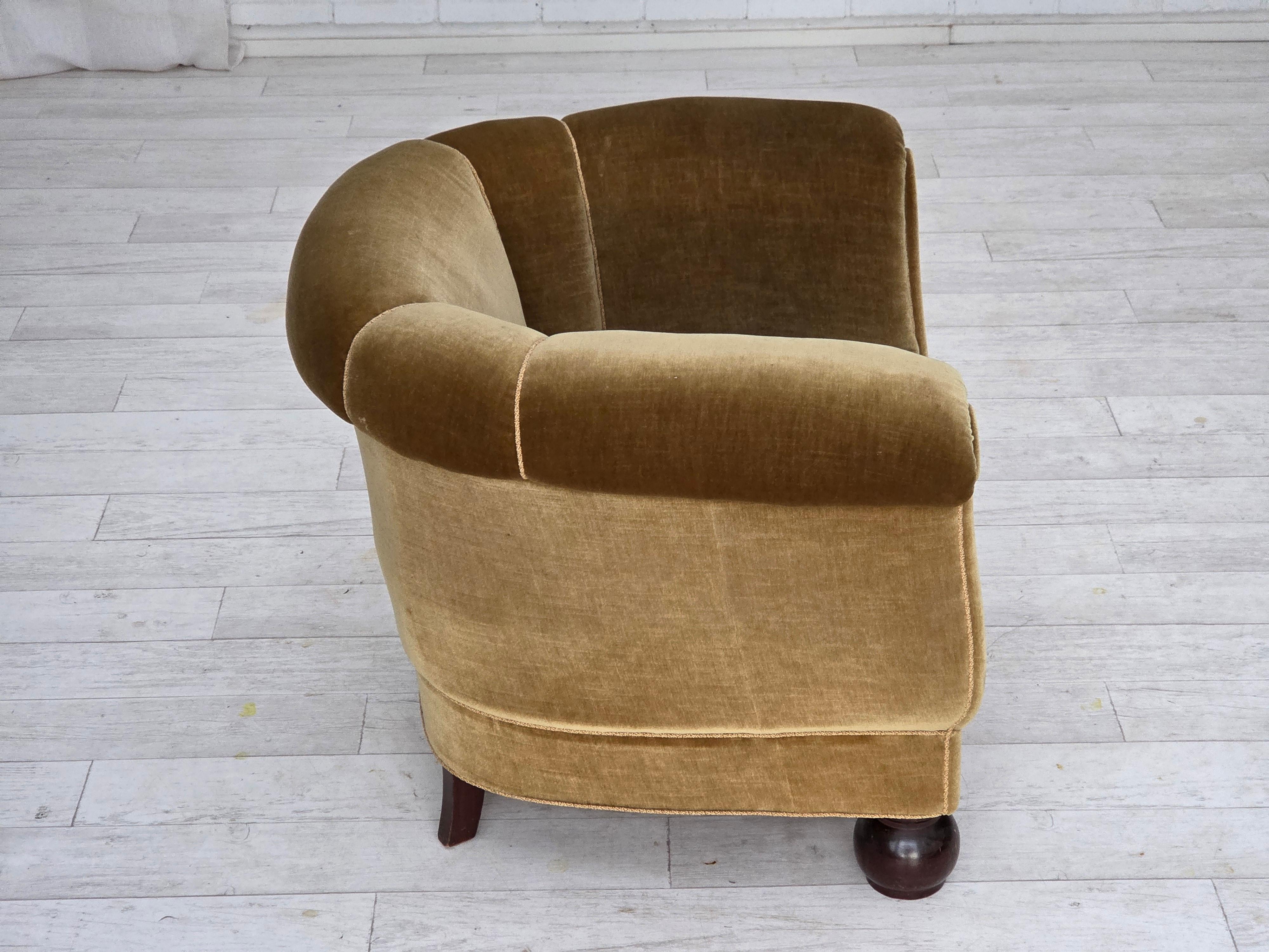 Velours 1960s, fauteuil Greene & Greene, velours d'ameublement vert clair, pieds en bois de chêne. en vente