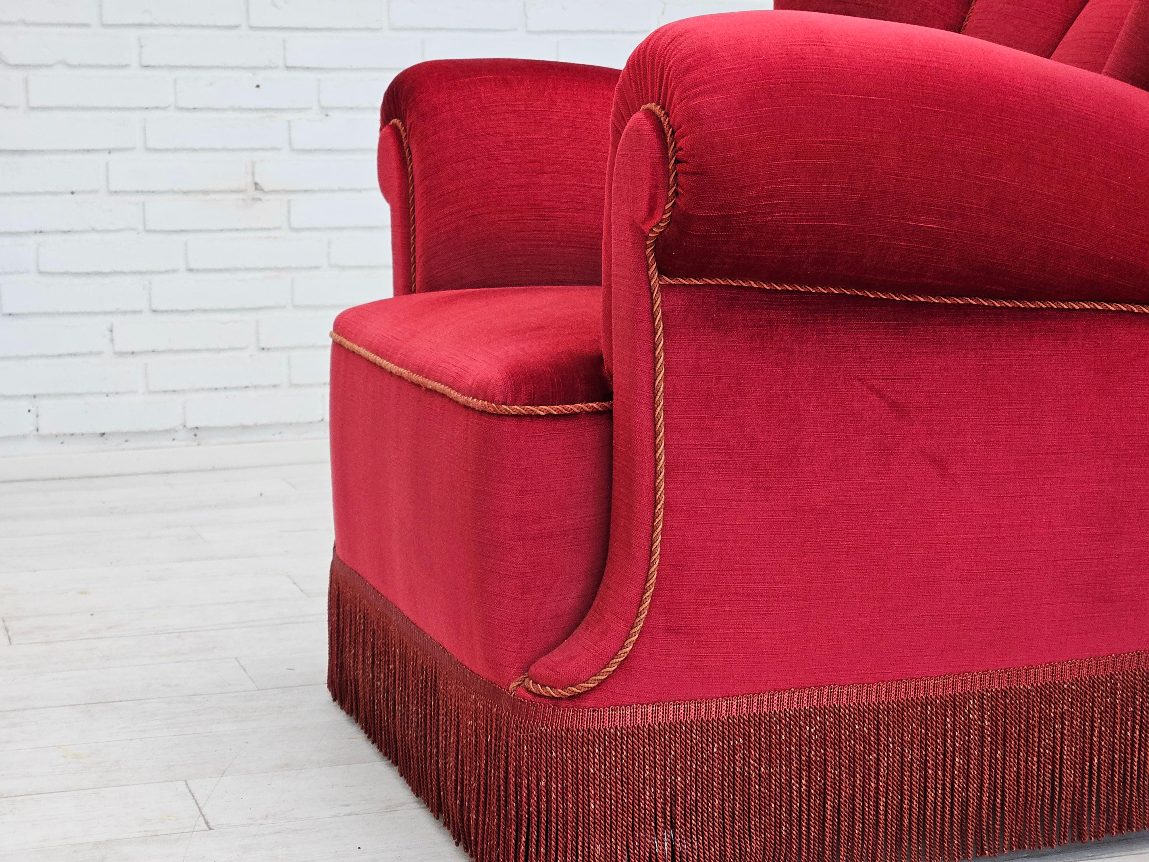 1960, poltrona relax danese, condizioni originali, velluto rosso ciliegia. in vendita 10