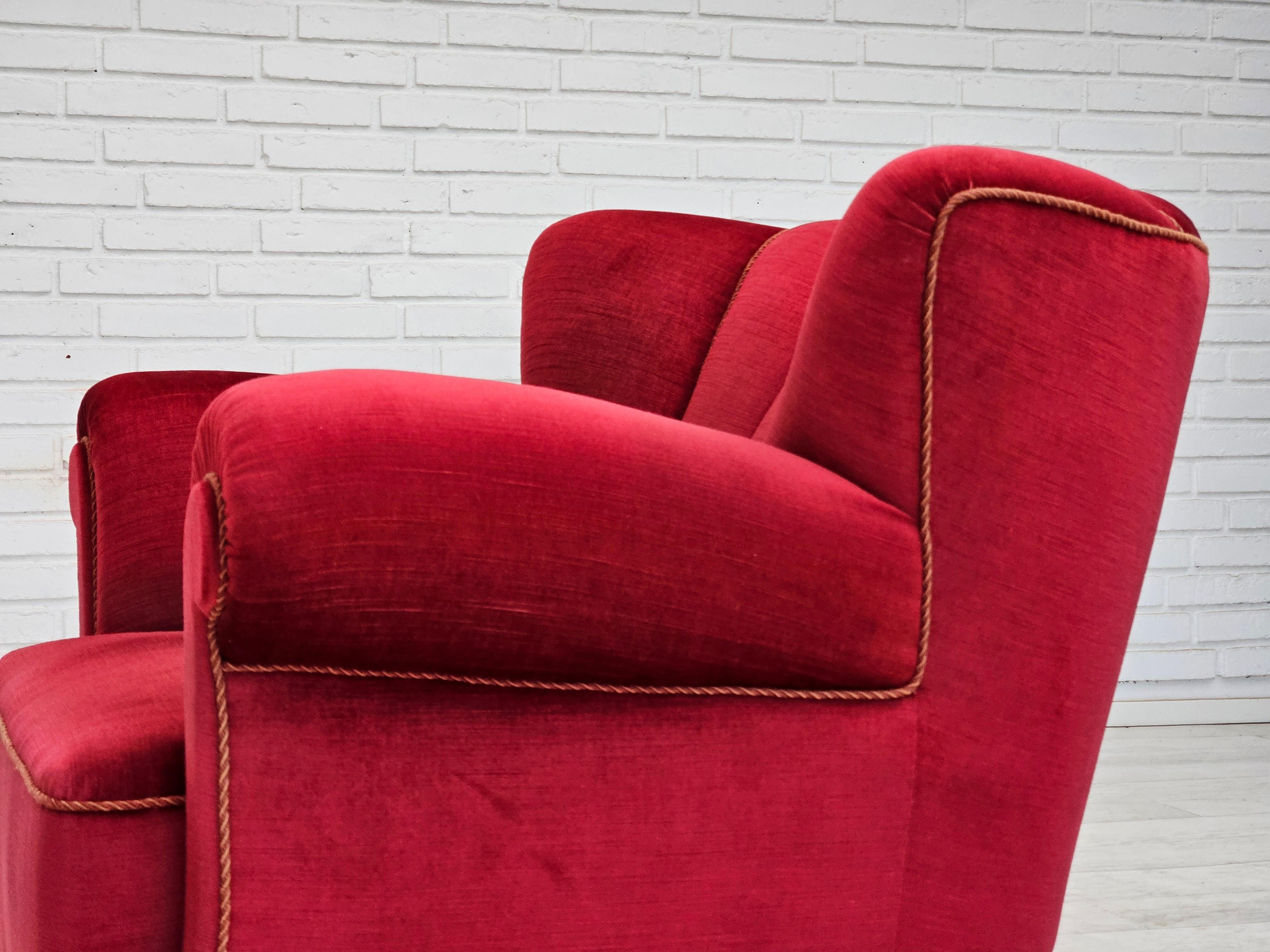 1960, poltrona relax danese, condizioni originali, velluto rosso ciliegia. in vendita 11