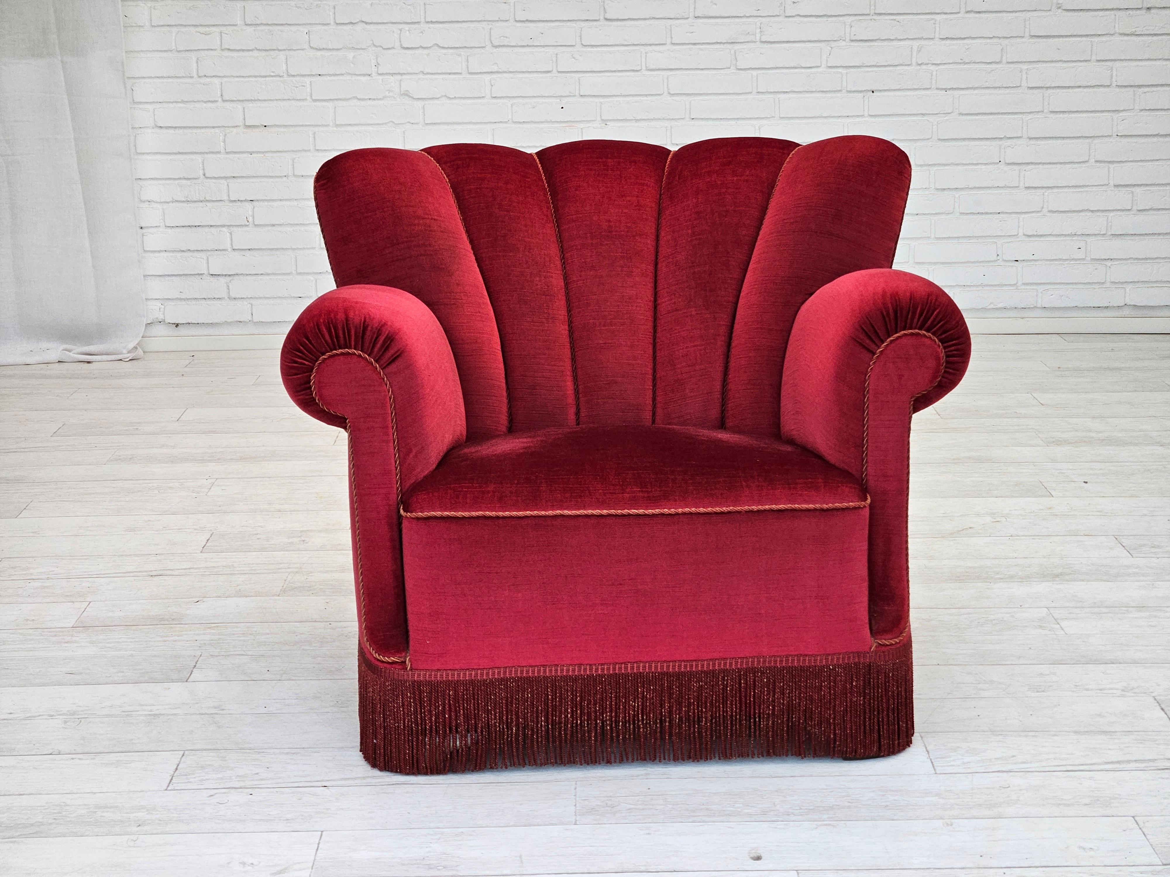 Scandinavo moderno 1960, poltrona relax danese, condizioni originali, velluto rosso ciliegia. in vendita