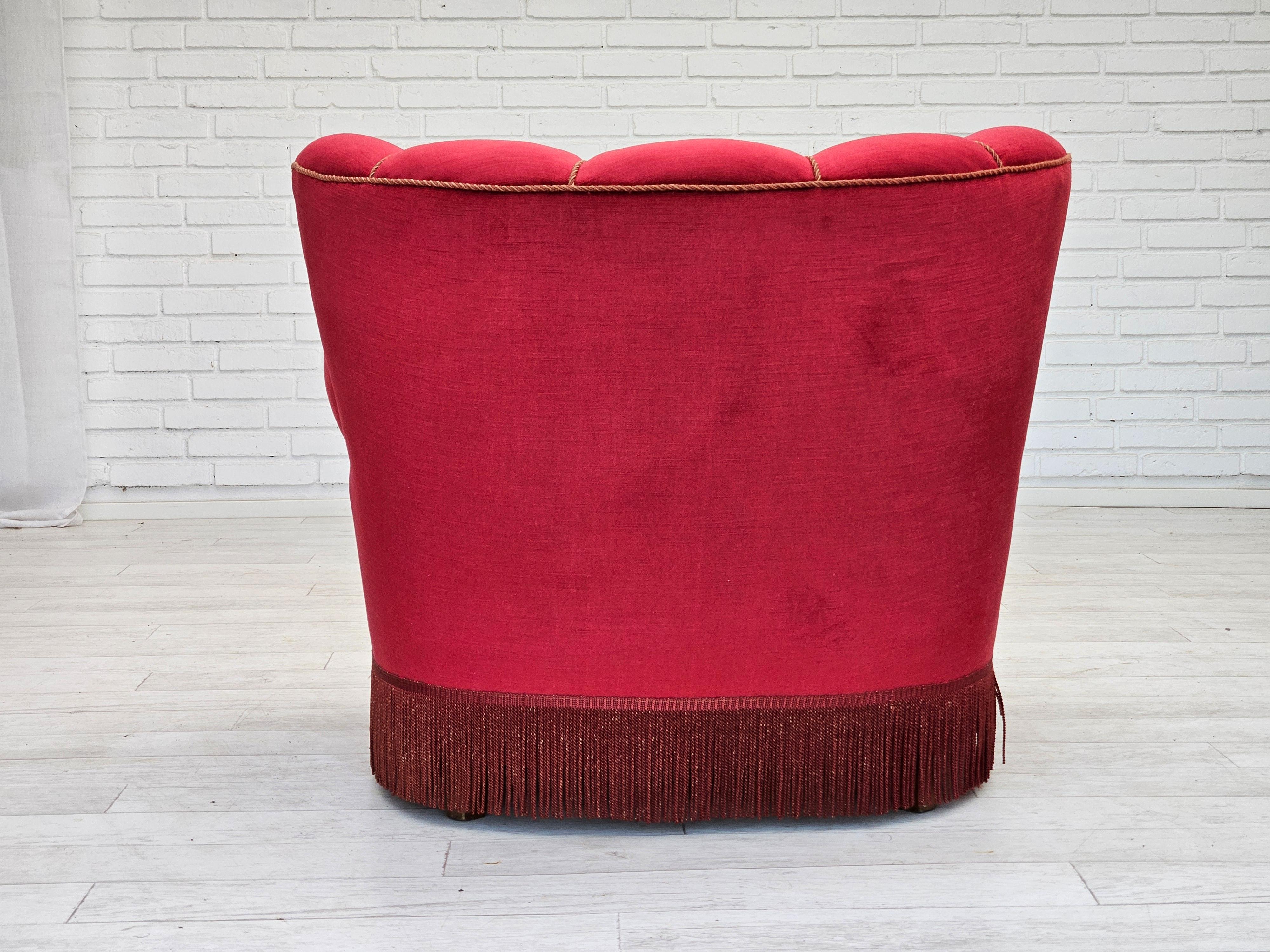 Velluto 1960, poltrona relax danese, condizioni originali, velluto rosso ciliegia. in vendita