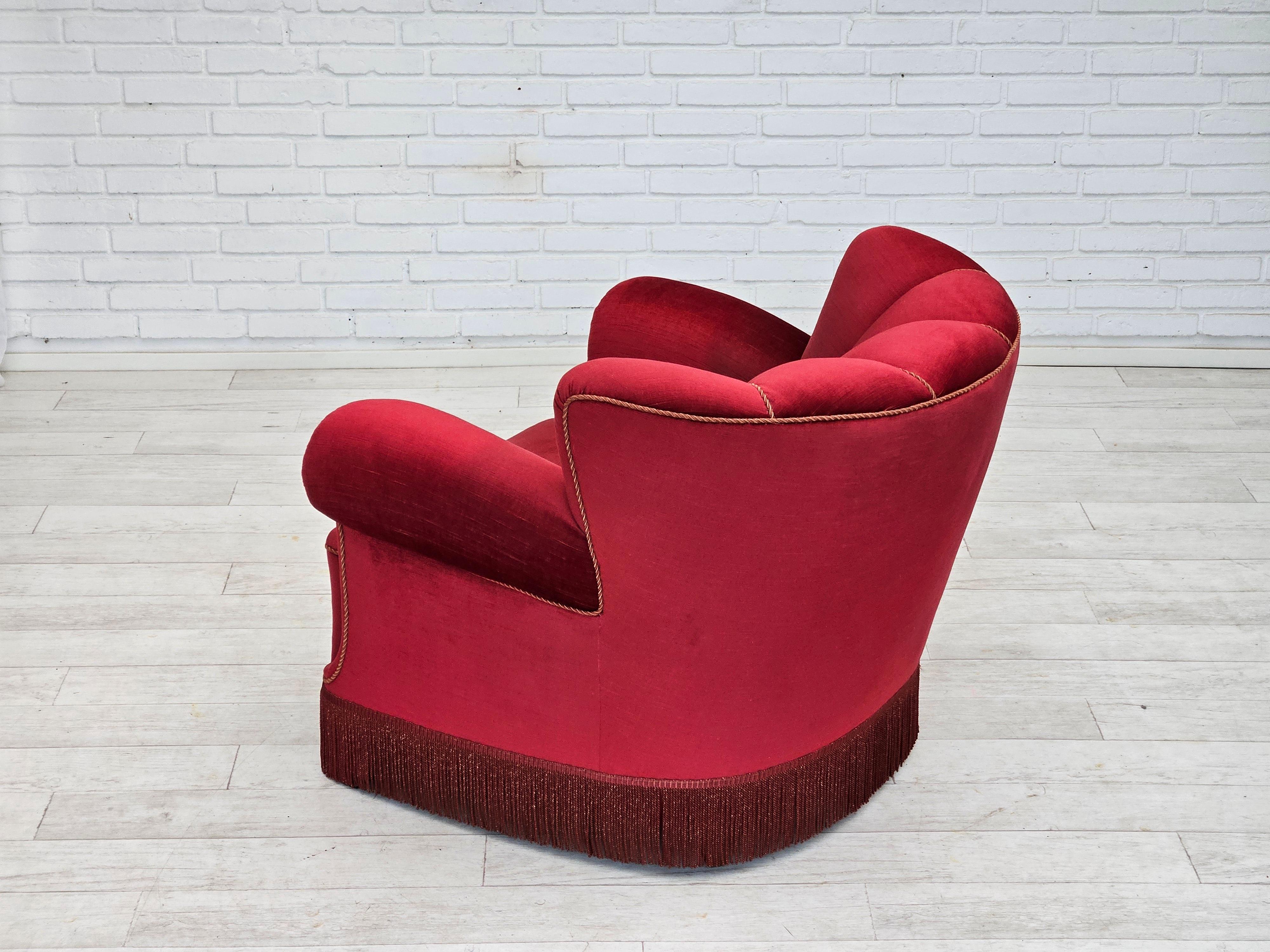 1960, poltrona relax danese, condizioni originali, velluto rosso ciliegia. in vendita 1
