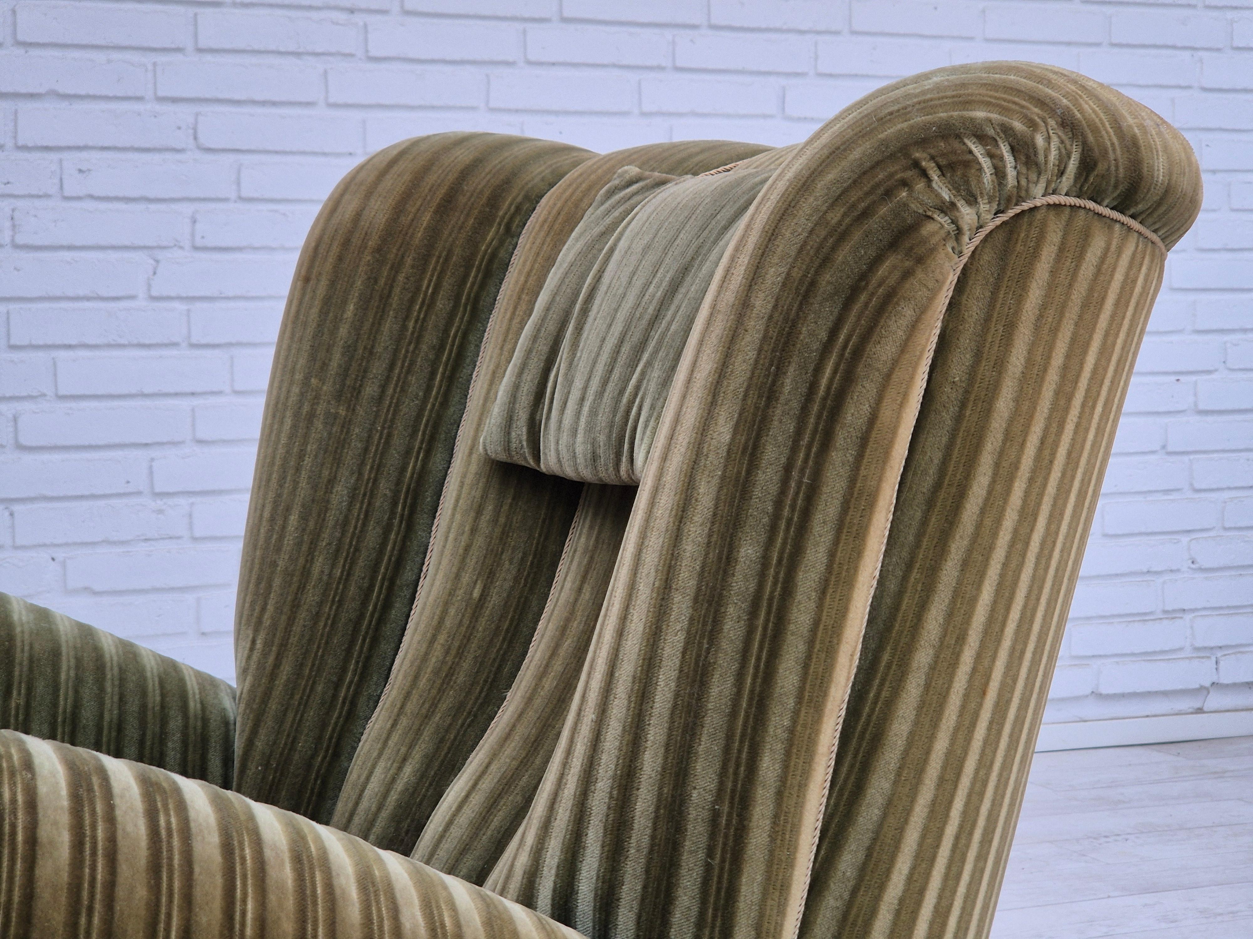 1960s, Danish relax armchair, original condition, green furniture velour. For Sale 10