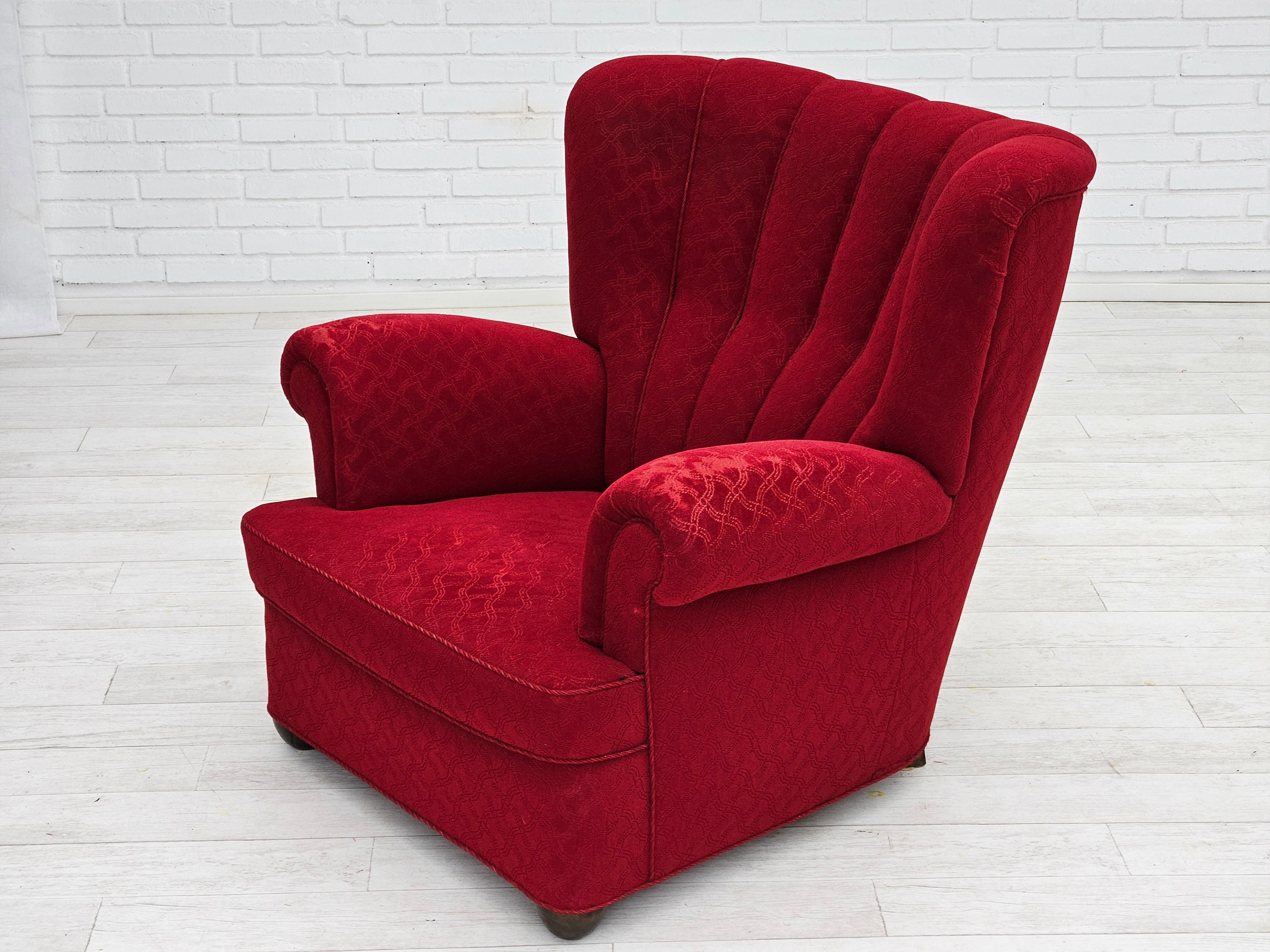 1960s, fauteuil relax danois, état original, coton/laine rouge, bois de chêne. en vente 1