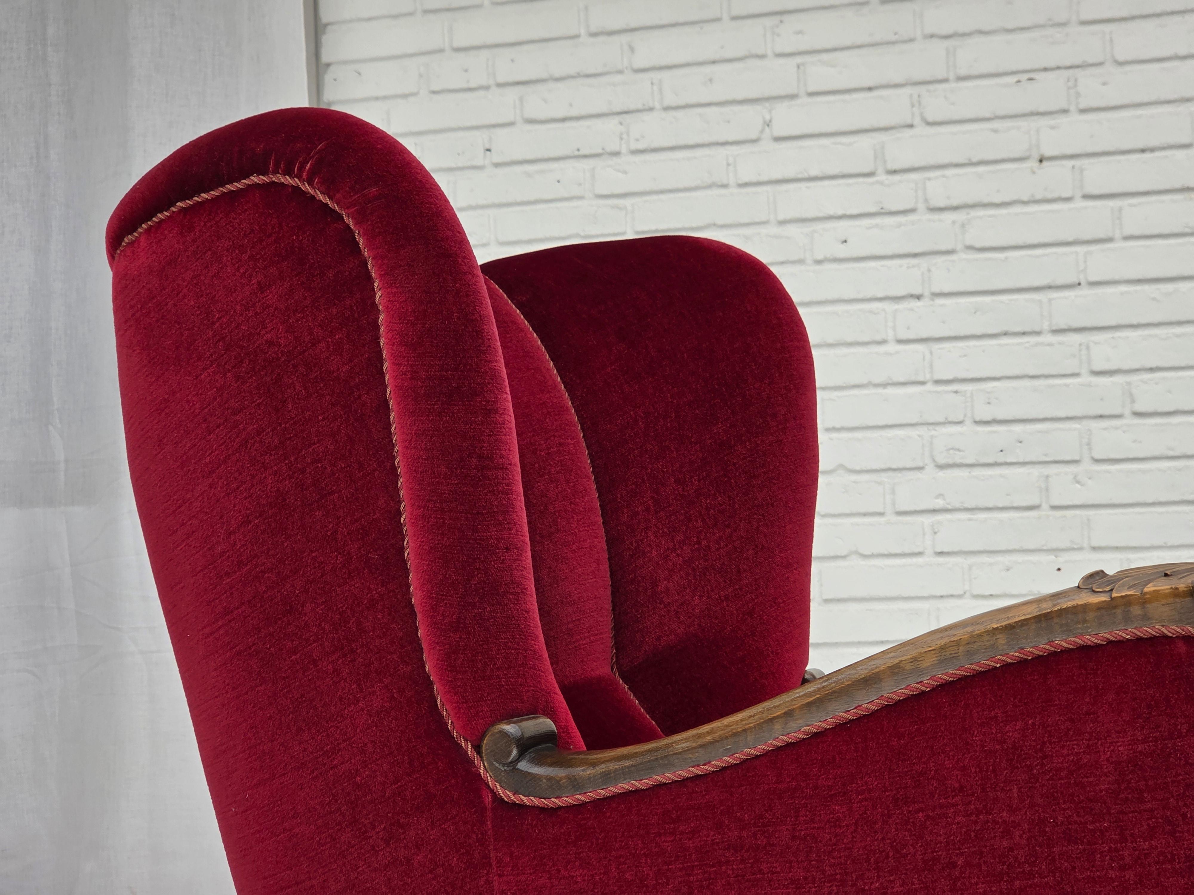 Anni '60, sedia relax Wood, velluto rosso ciliegia, legno di Oak. in vendita 3