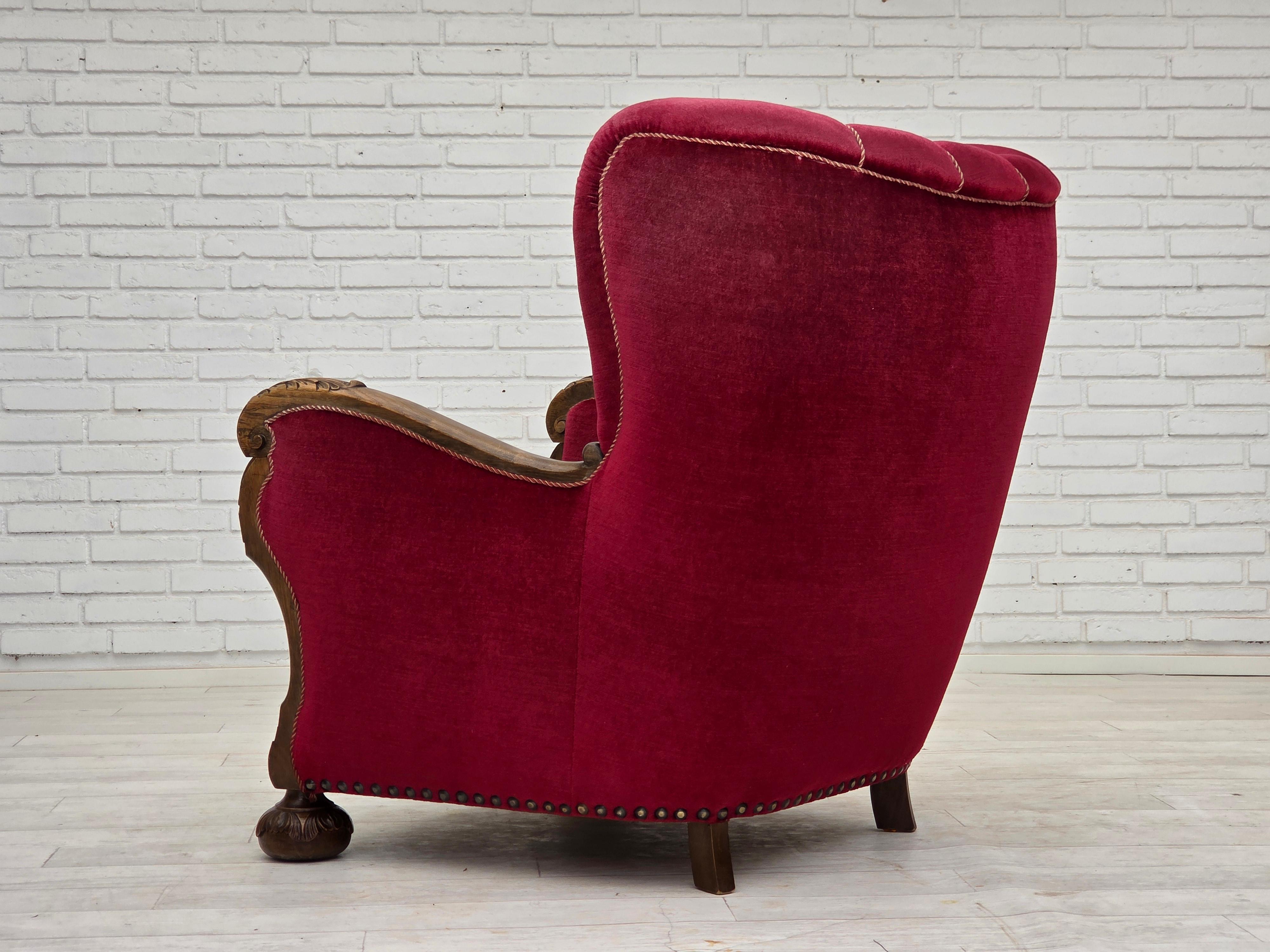 Anni '60, sedia relax Wood, velluto rosso ciliegia, legno di Oak. in vendita 5