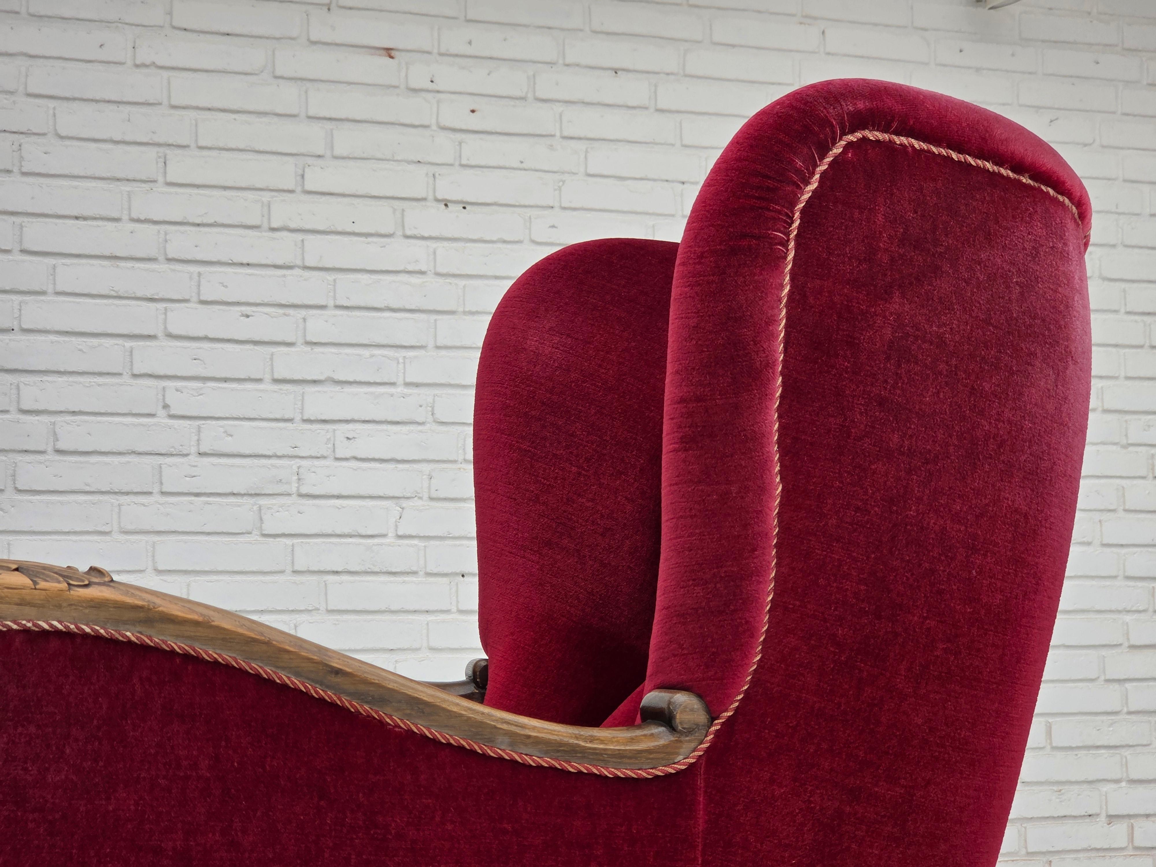 Anni '60, sedia relax Wood, velluto rosso ciliegia, legno di Oak. in vendita 6