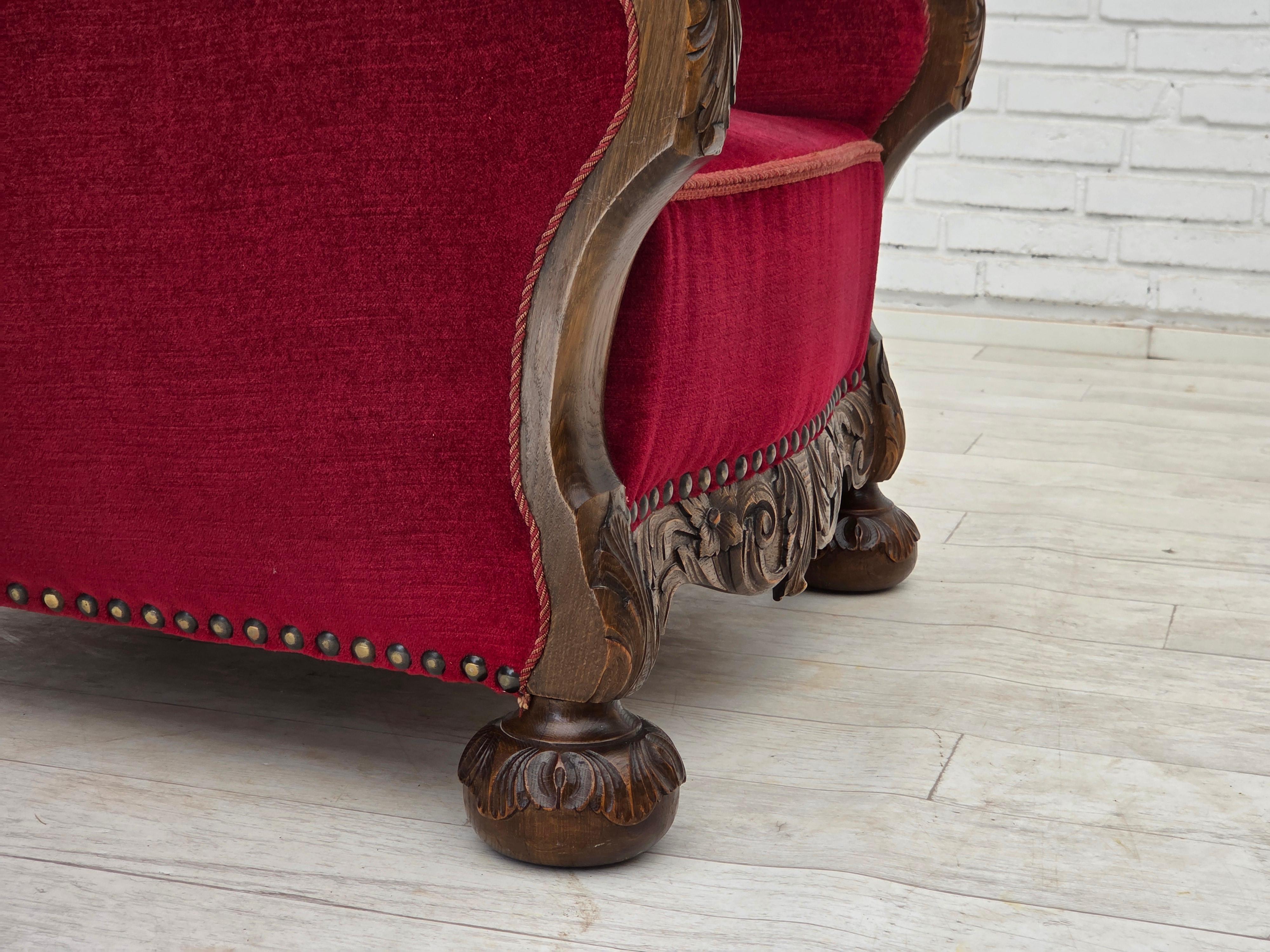 Anni '60, sedia relax Wood, velluto rosso ciliegia, legno di Oak. in vendita 9