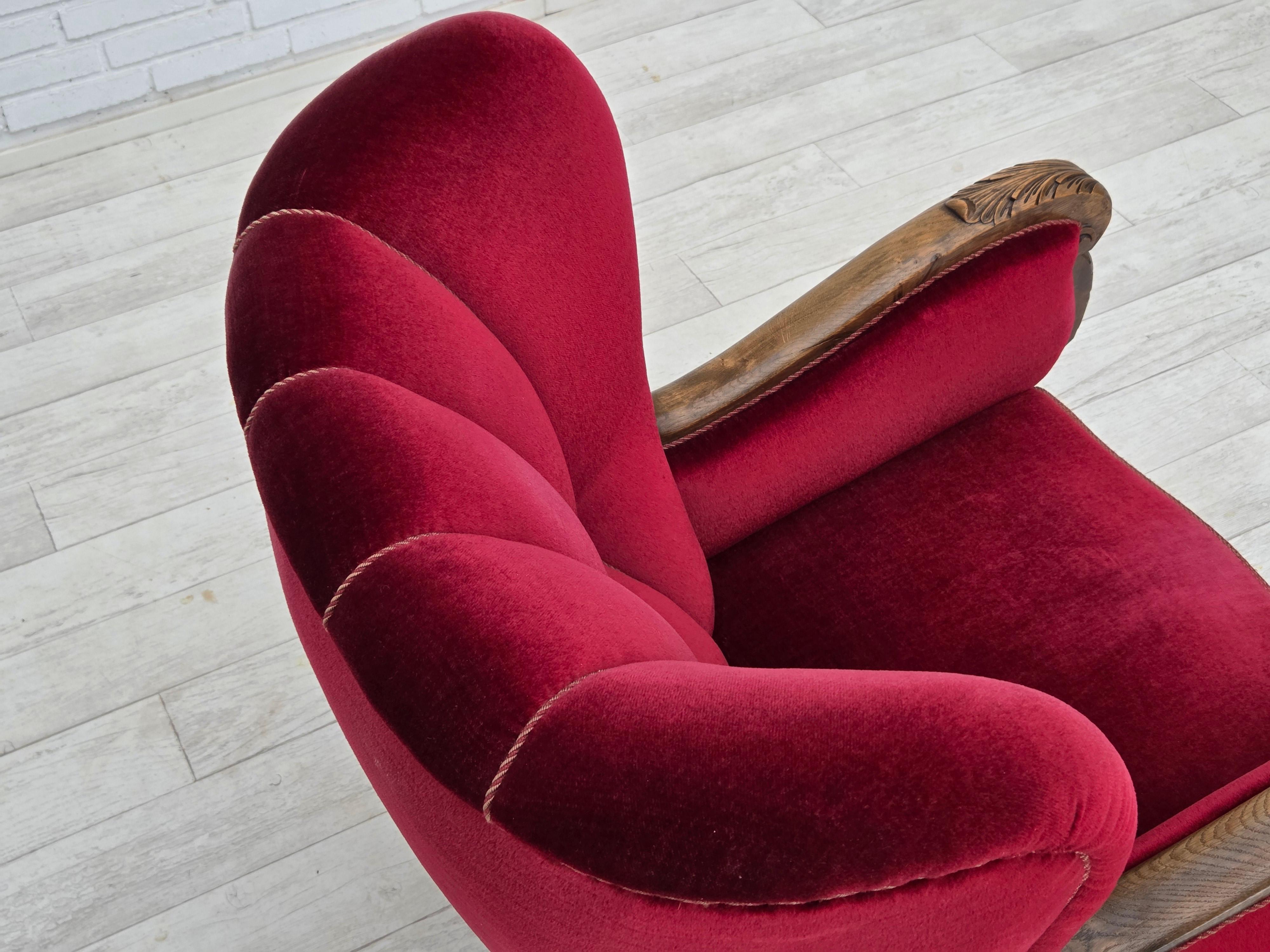 Anni '60, sedia relax Wood, velluto rosso ciliegia, legno di Oak. in vendita 10