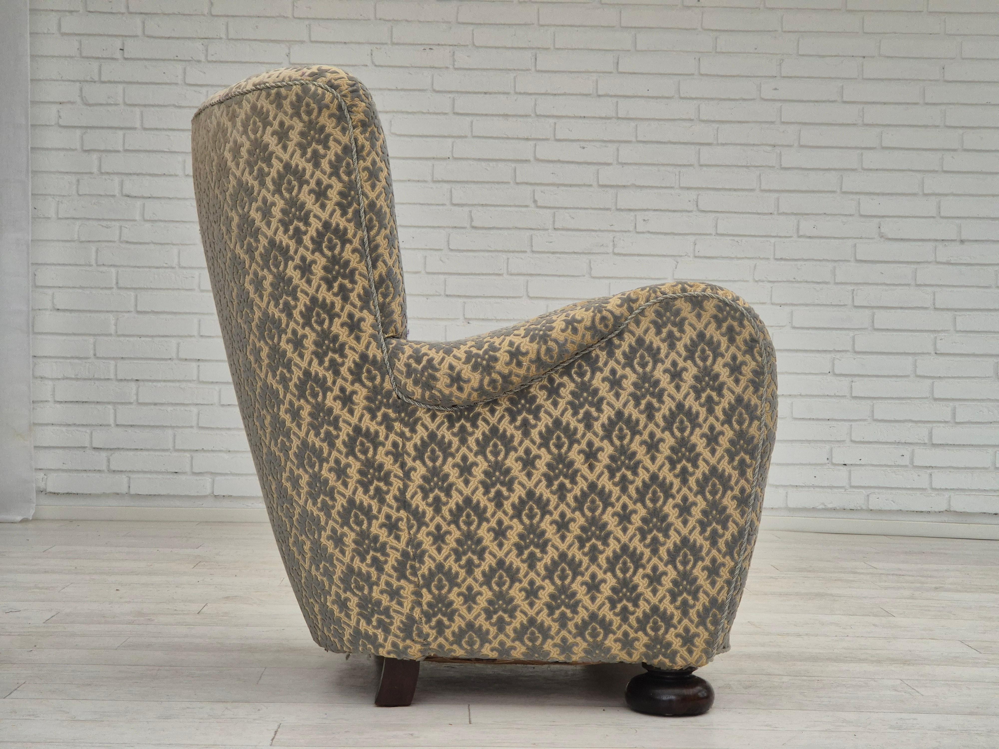 1960s, Danish relax chair, original condition, furniture velour, beech wood legs In Good Condition For Sale In Tarm, 82