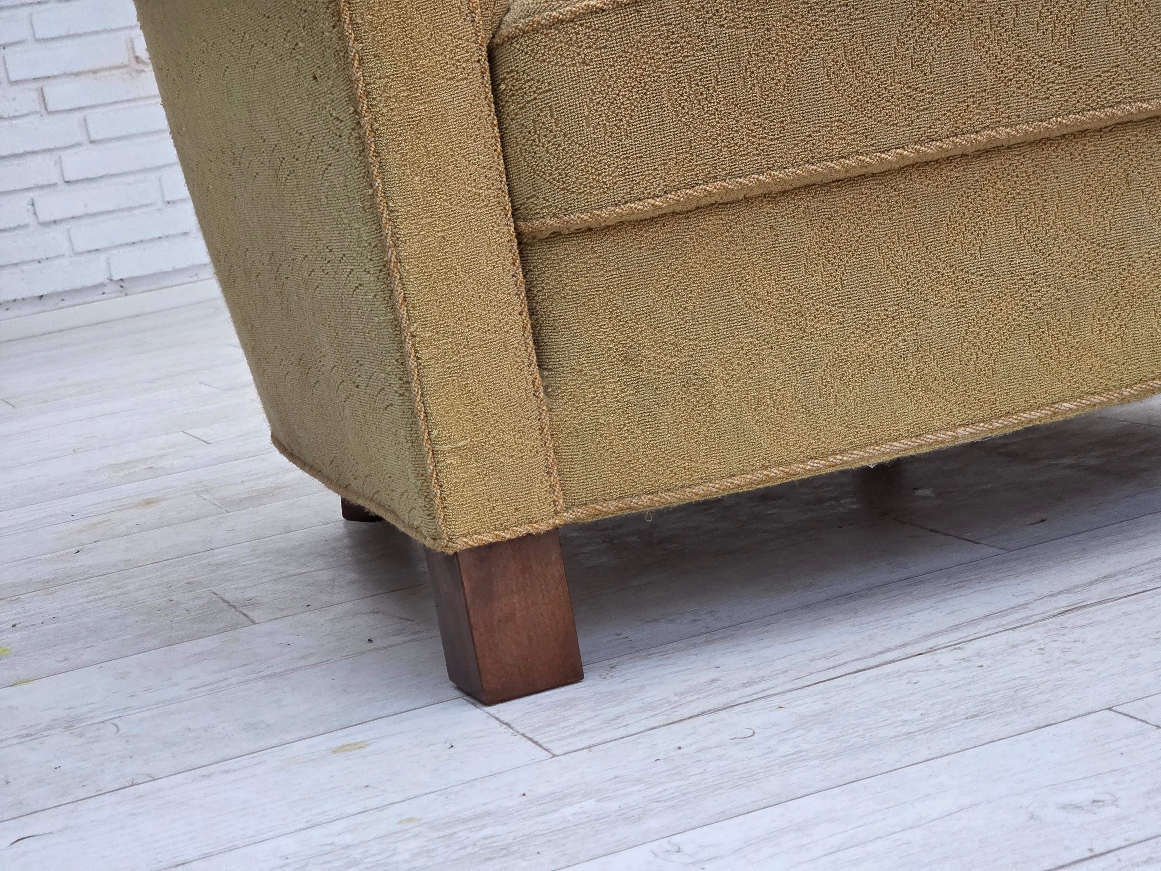 1960s, Danish relax chair, original light green furniture wool. en vente 5