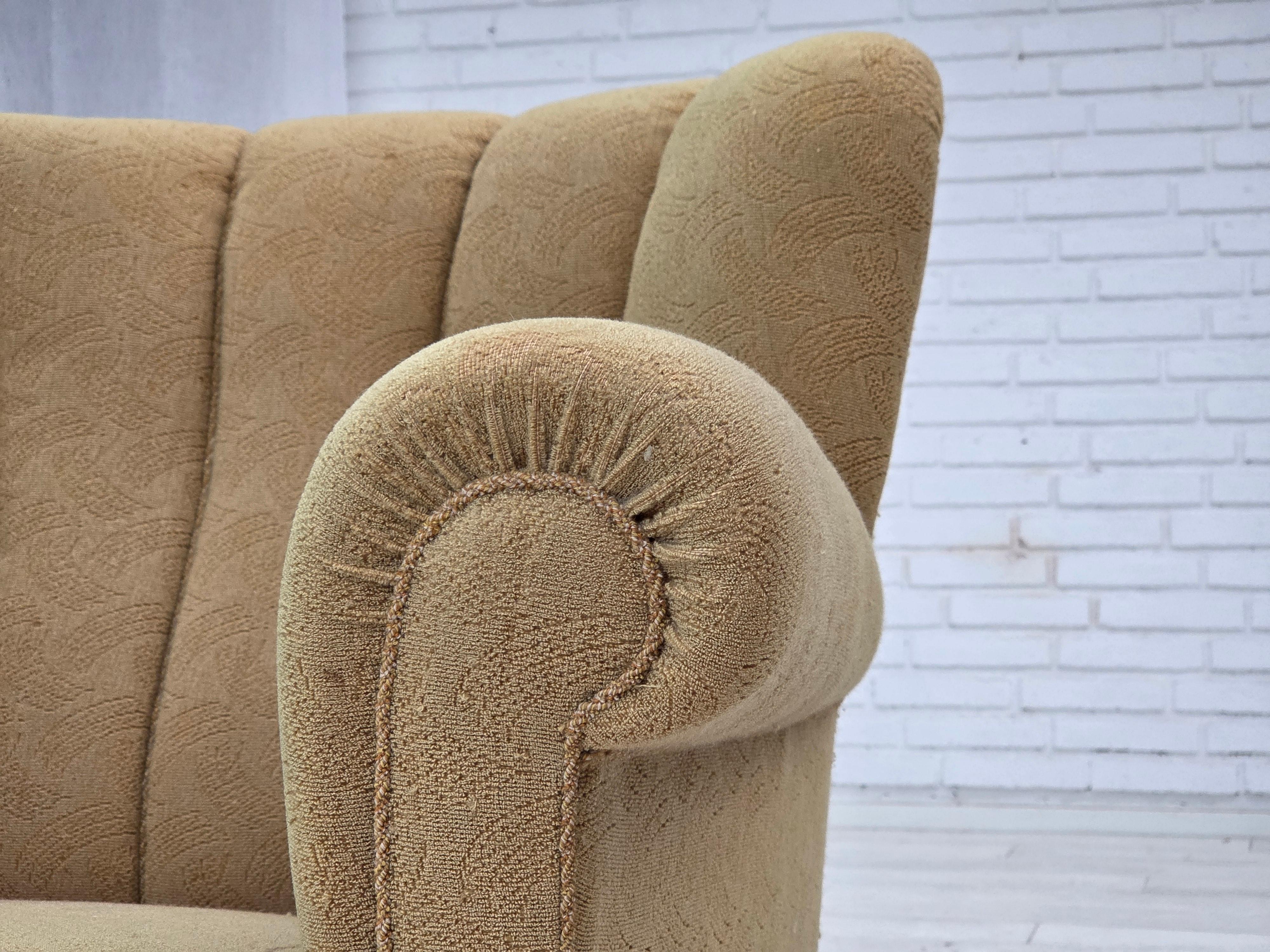 1960s, Danish relax chair, original light green furniture wool. en vente 6